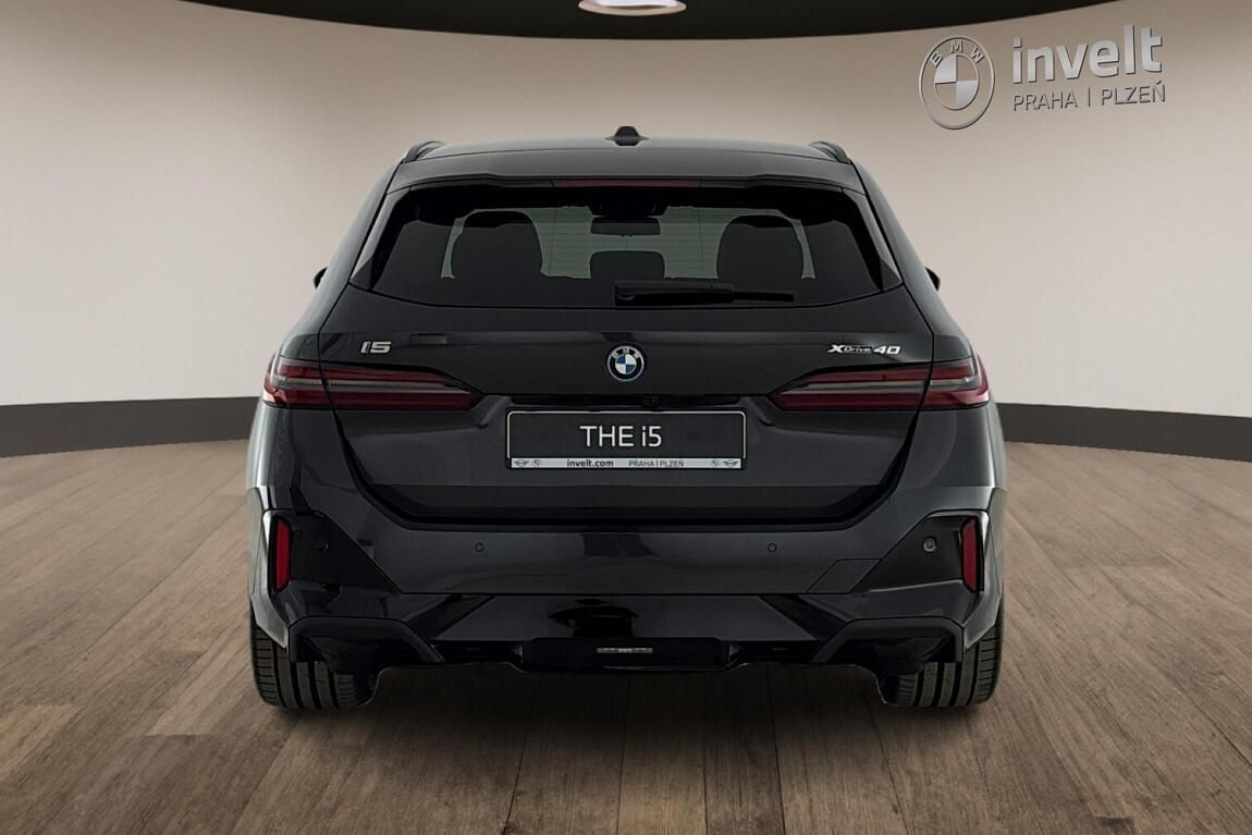 BMW i5, xDrive40 Touring - fotka 4