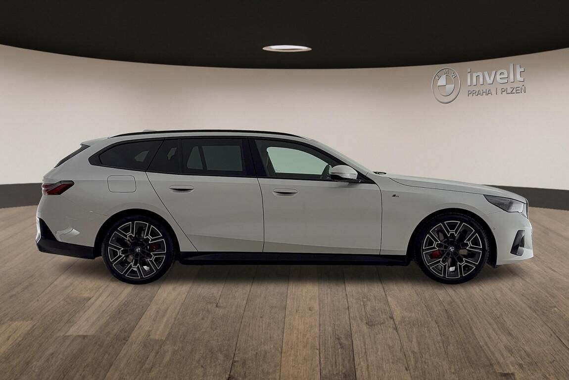 BMW Řada 5, 540d xDrive Touring - fotka 2