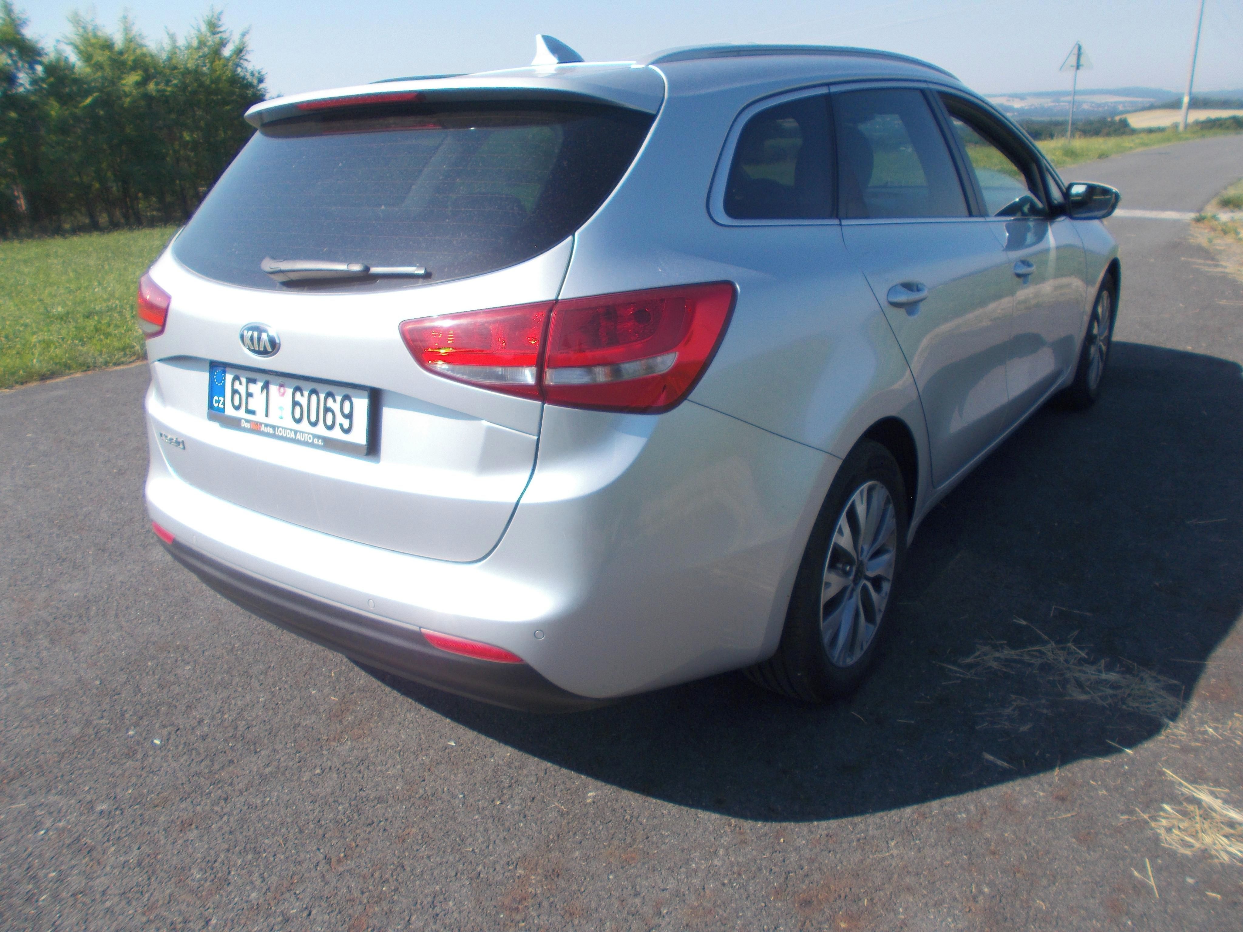 Kia Cee´d, 1,6 99kw 72 000km ČR-2 majitel - fotka 6