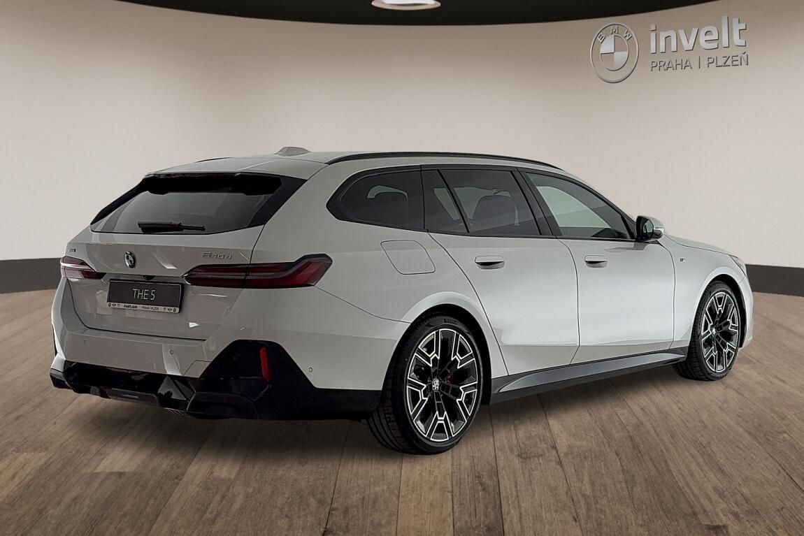 BMW Řada 5, 540d xDrive Touring - fotka 3