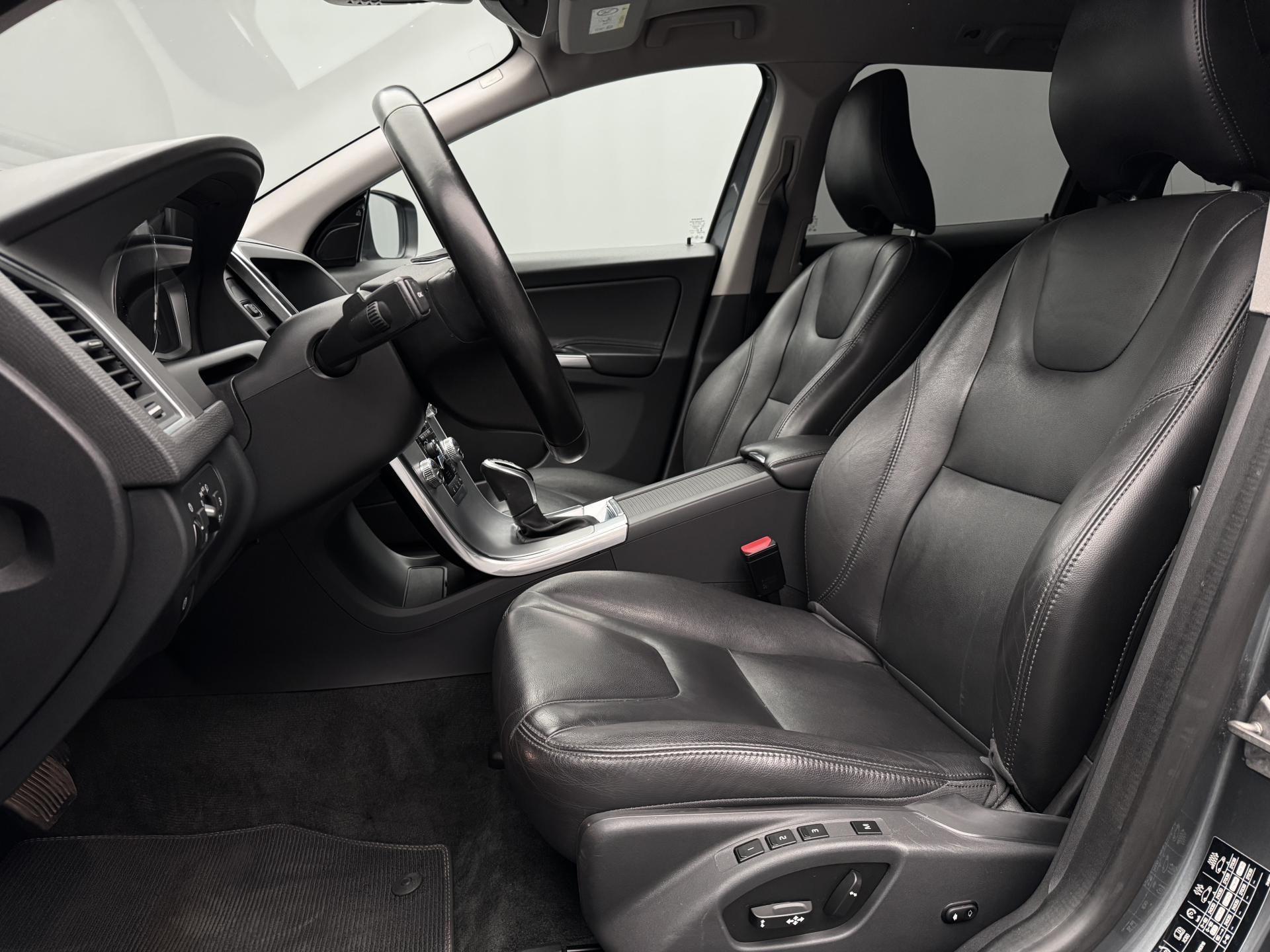 Volvo XC60, D4 AWD SUMMUM AUT - fotka 4