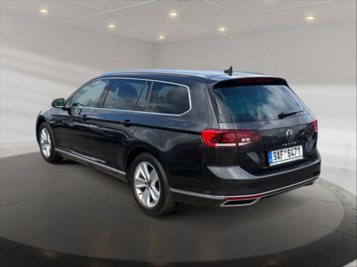 Volkswagen Passat, 2,0 TDI Elegance DSG - fotka 2