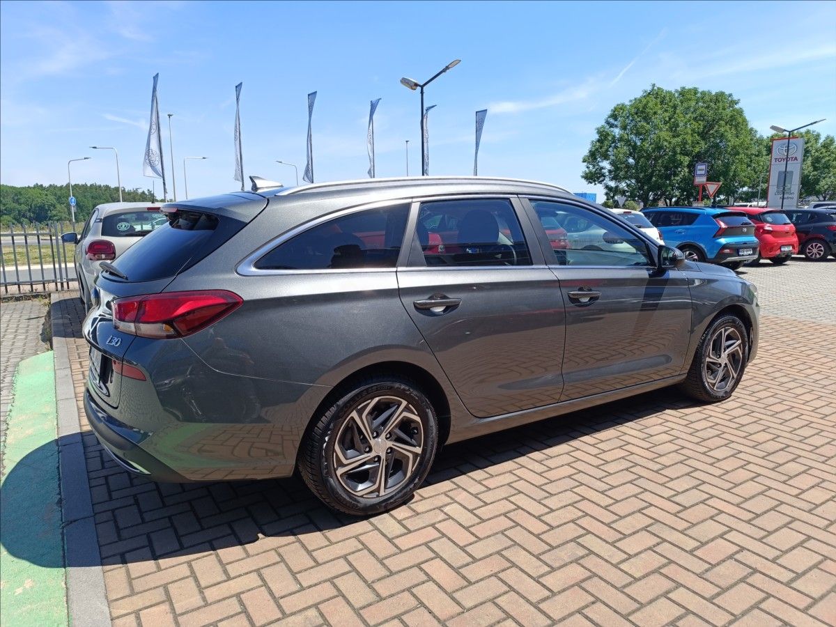 Hyundai i30, 1,0 T-GDi , DCT,Automat Smart - fotka 6