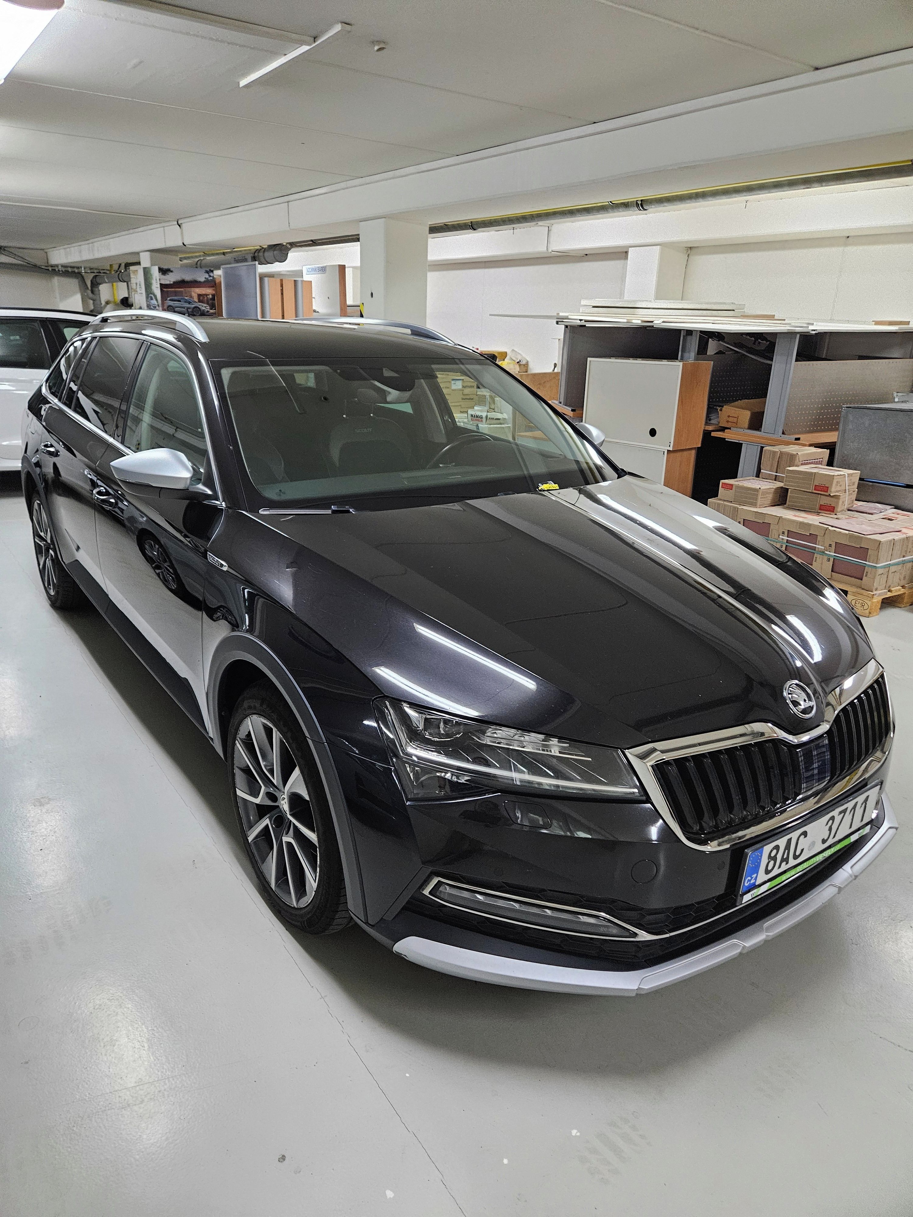 Škoda Superb, Škoda Superb Scout 2.0Tdi140KW