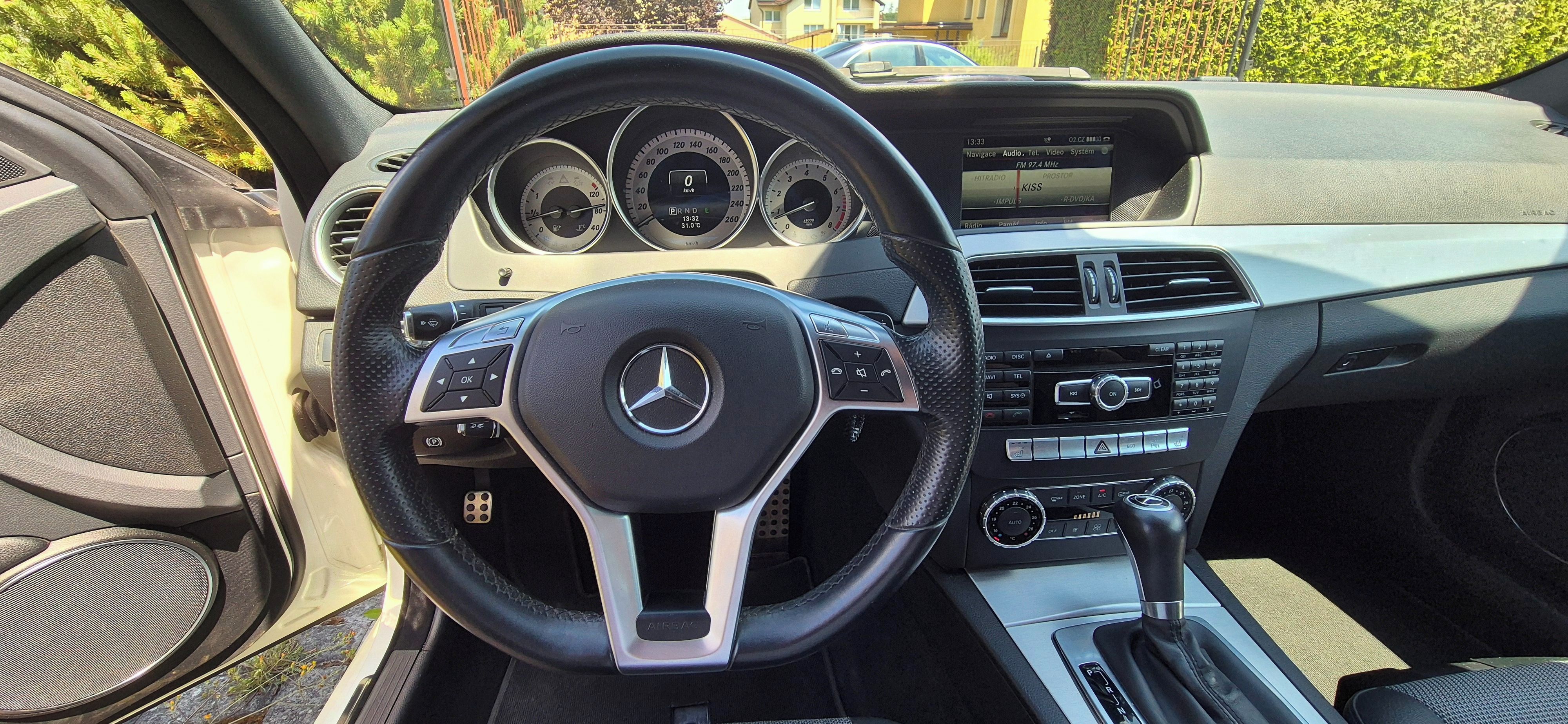 Mercedes-Benz Třídy C, C180 CGI AMG Paket - fotka 2