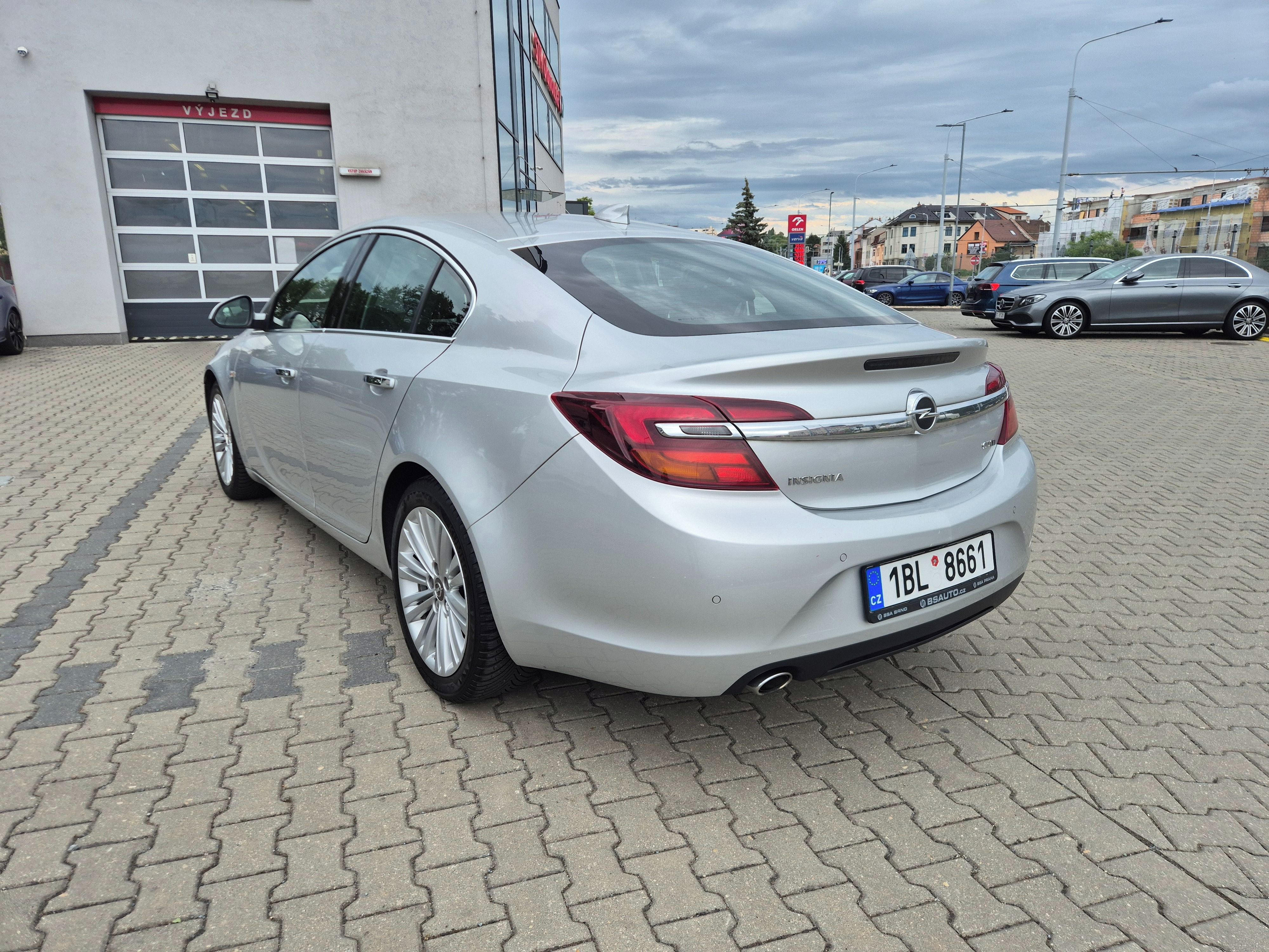 Opel Insignia, 2.0CDTi125kw,serviska,bezklíč - fotka 6