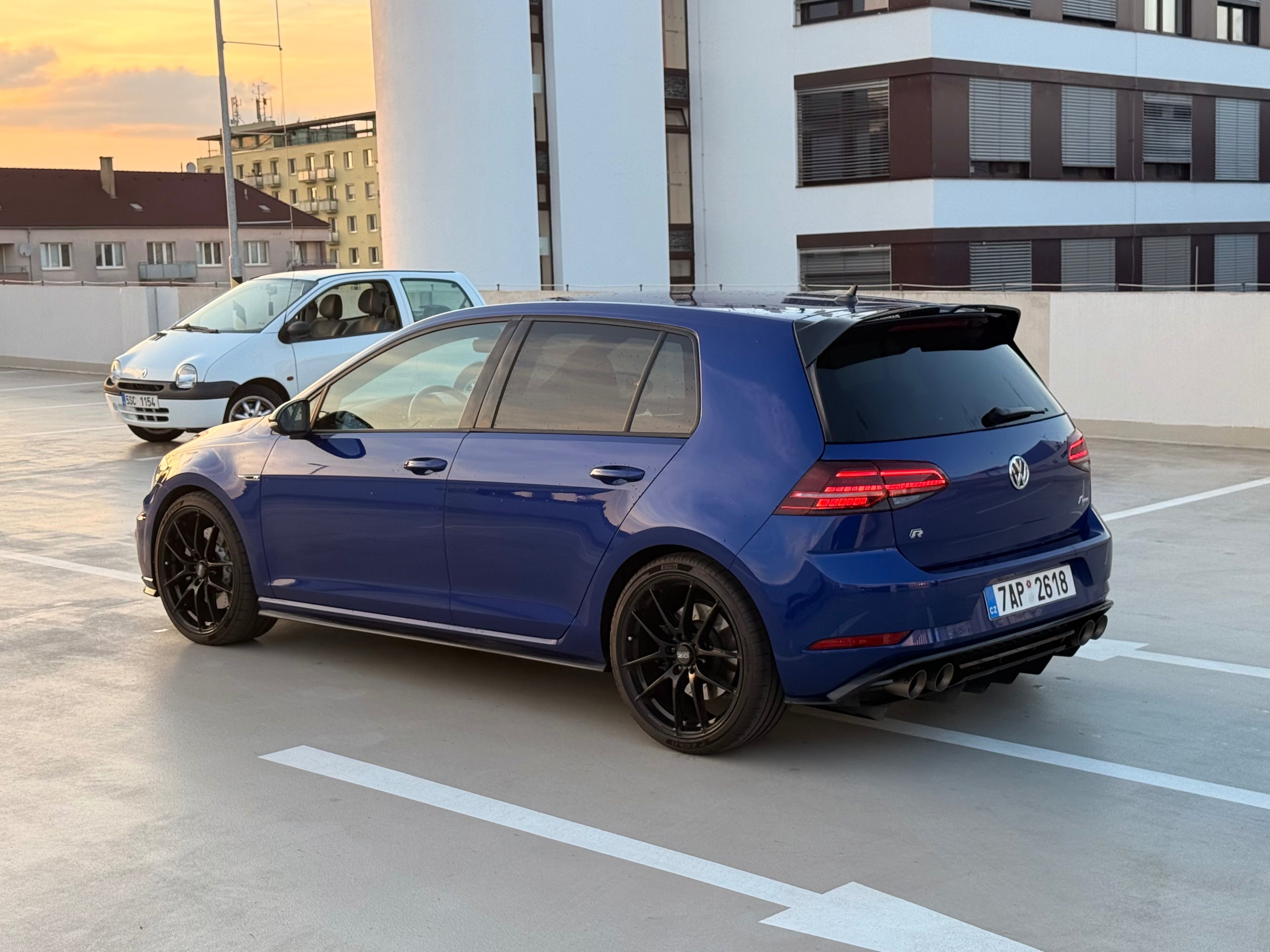 Volkswagen Golf, R 2.0 TSI 4Motion-ČR, 1majitel - fotka 3