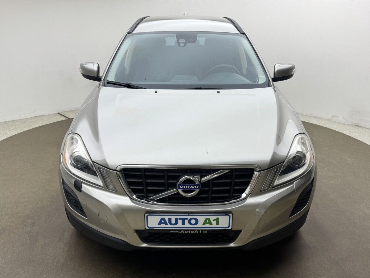 Volvo XC60, 2,4 D3 4X4 AUT. VÝHŘEV LED ČR - fotka 2