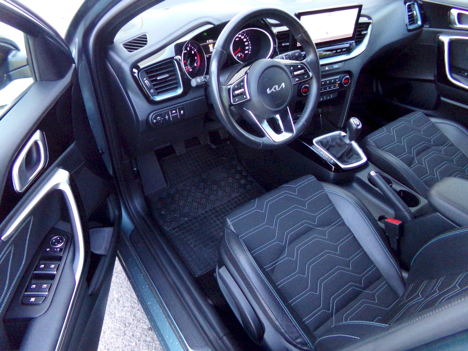 Kia Cee´d SW, CD 1,5 T-GDi GPF/103 kW EDICE - fotka 6