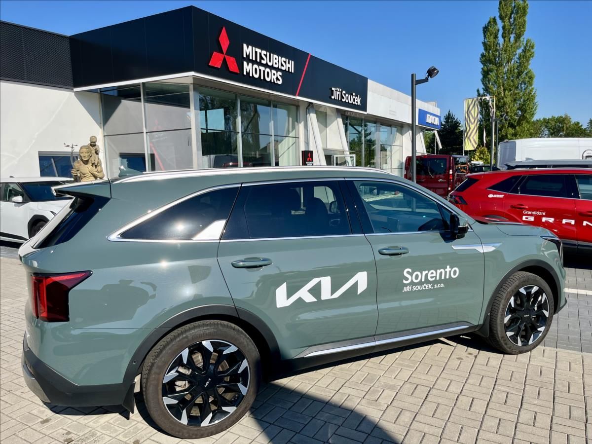 Kia Sorento, 2,2 CRDi 4x4 8DCT automat  TOP - fotka 3