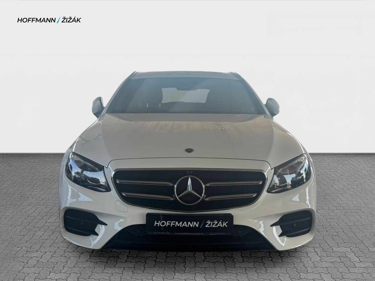 Mercedes-Benz Třídy E, 300d - fotka 2