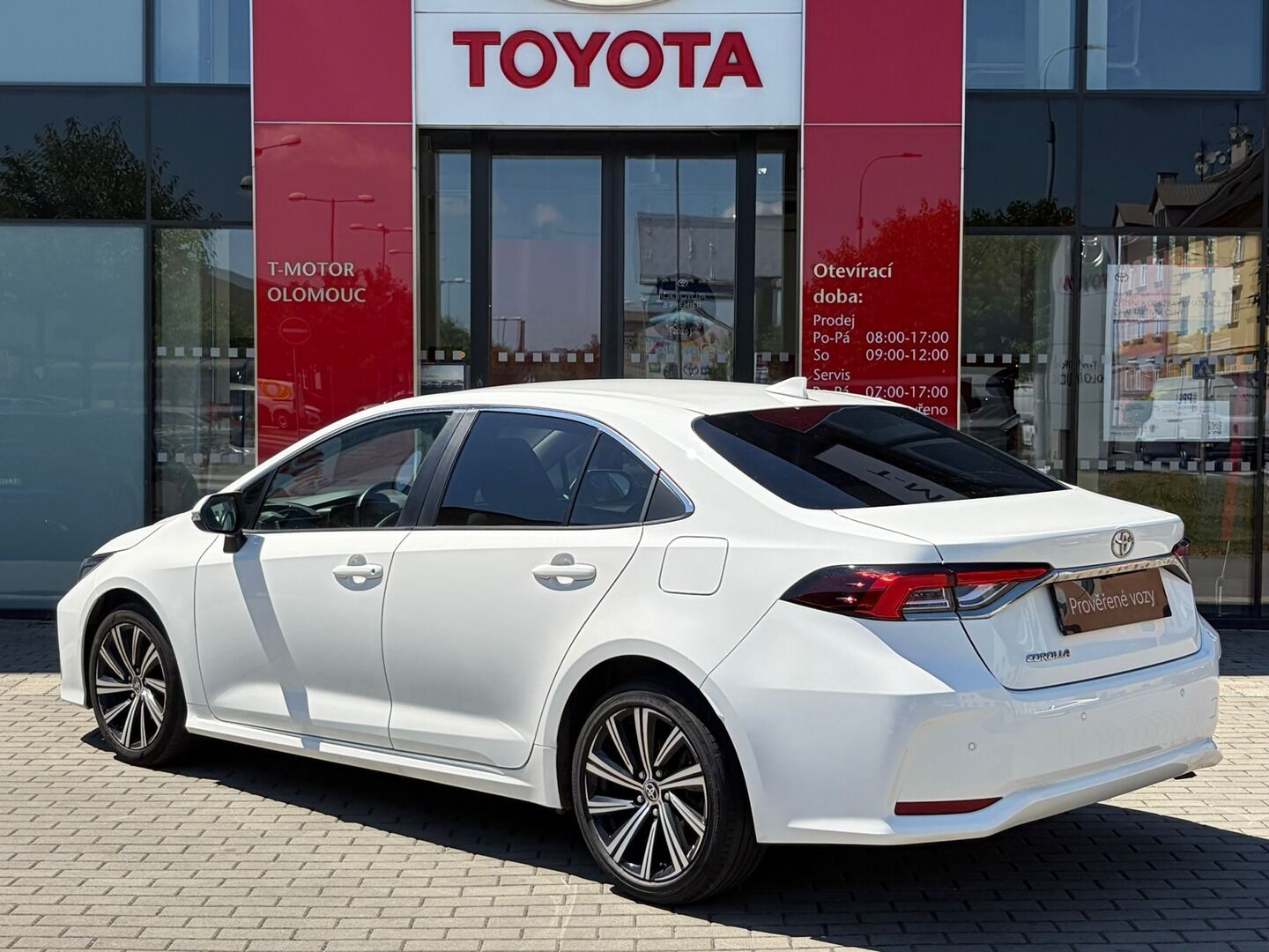 Toyota Corolla, 1.5 Style - fotka 2