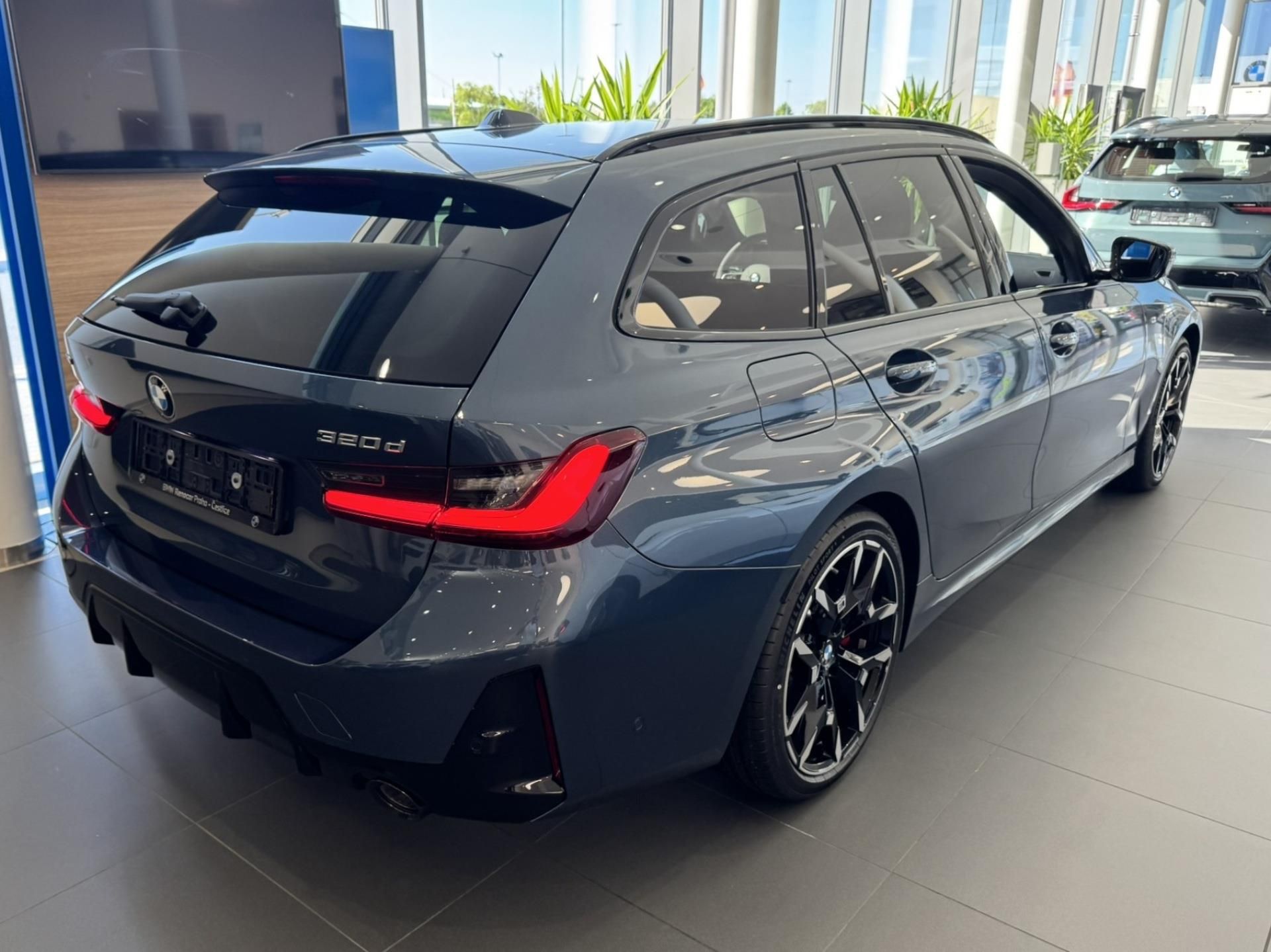 BMW Řada 3, 320d xDrive Touring - fotka 3