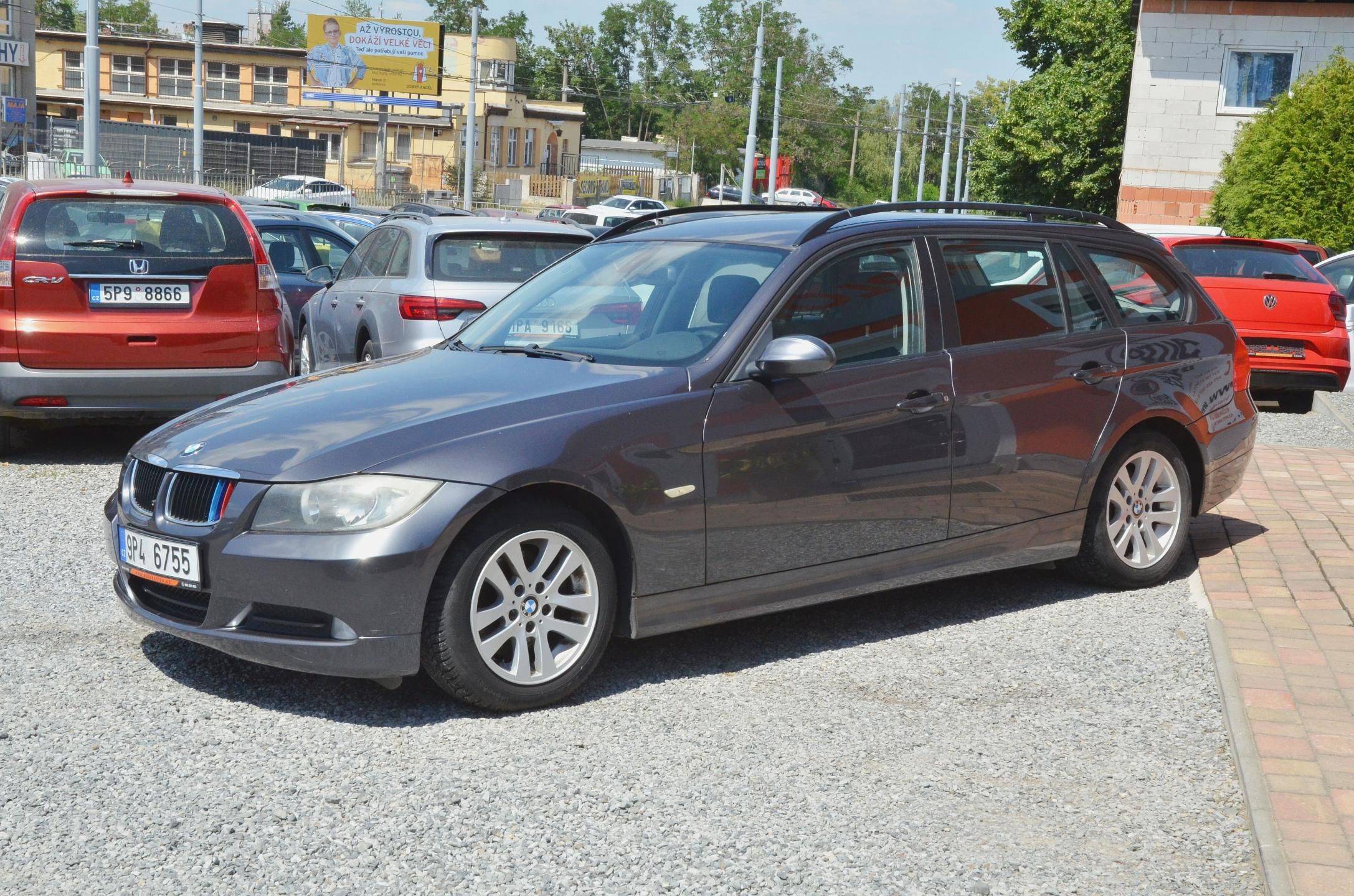 BMW Řada 3, 318i 105kW Touring / TAŽNÉ - fotka 3