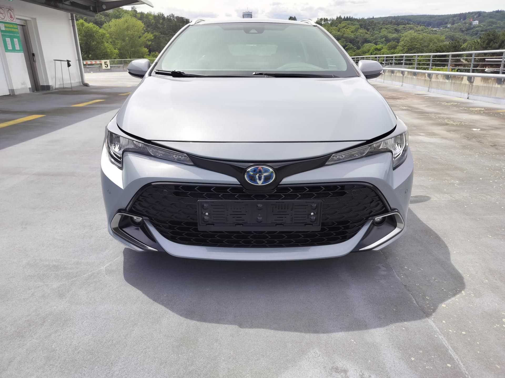 Toyota Corolla, 1.8 hybrid business, navigace - fotka 2