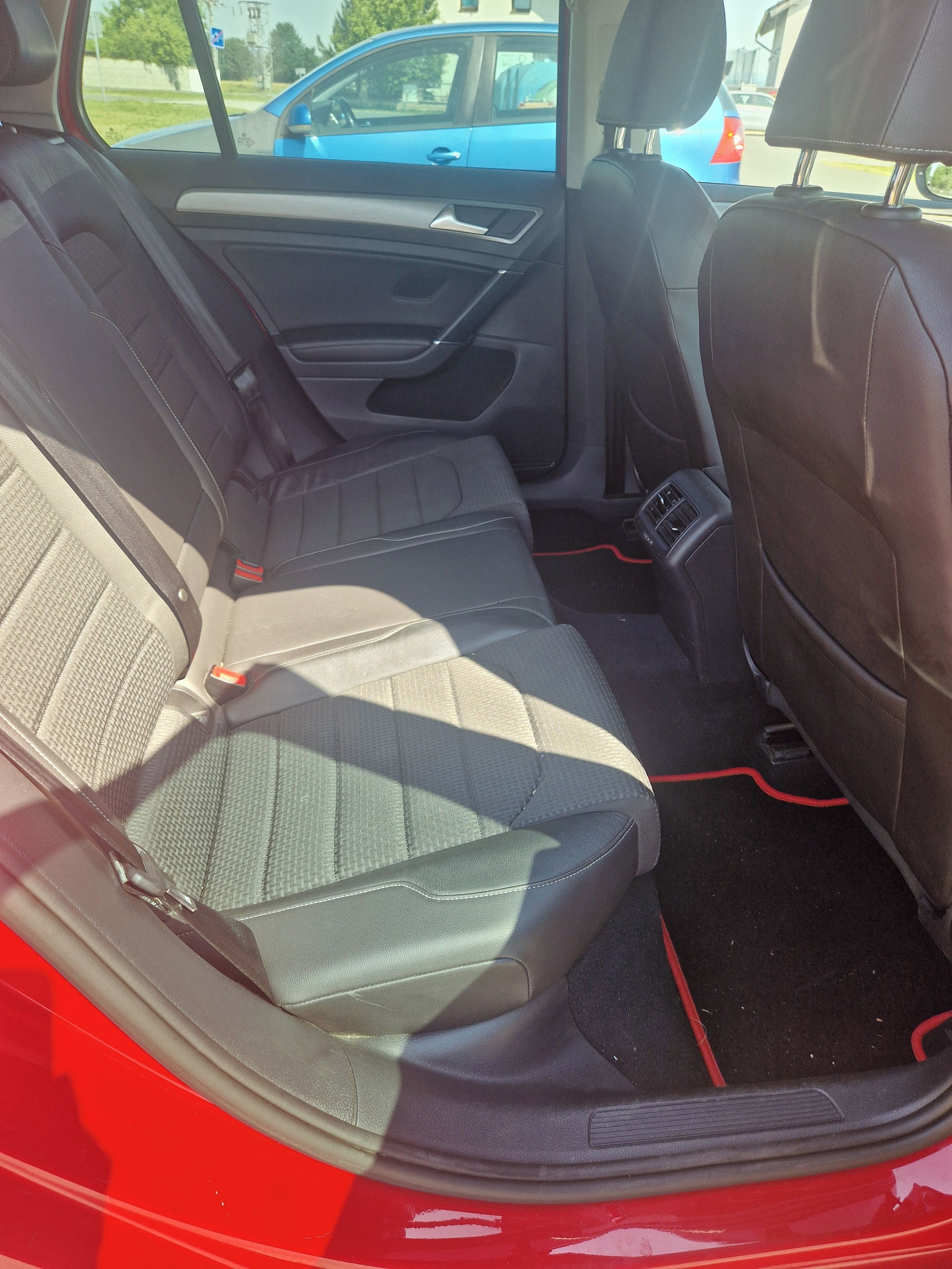 Volkswagen Golf, 1,4 TSI (92kW) DSG plný servis - fotka 5