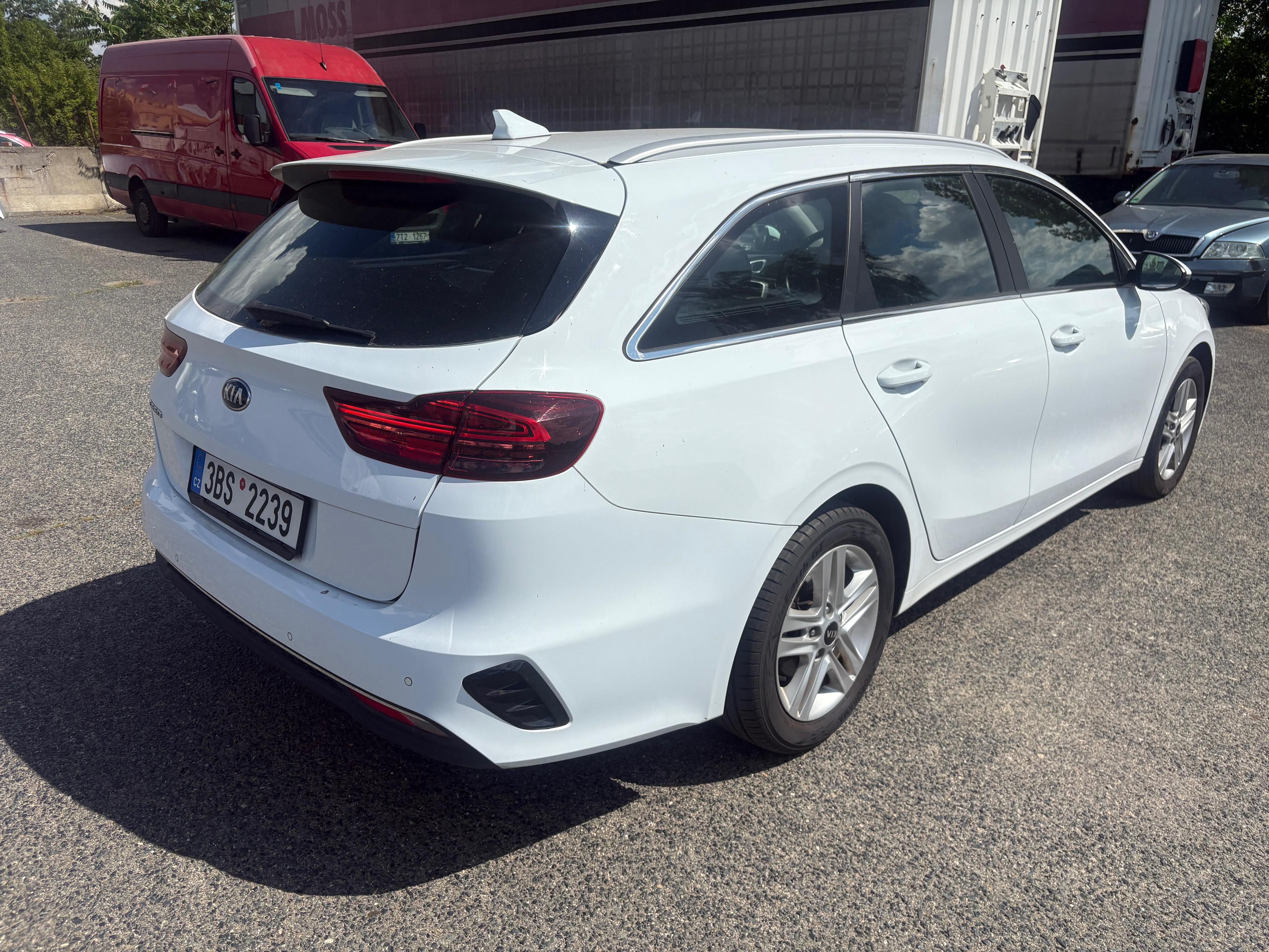 Kia Cee´d, Výbava , servis kia , stav - fotka 3