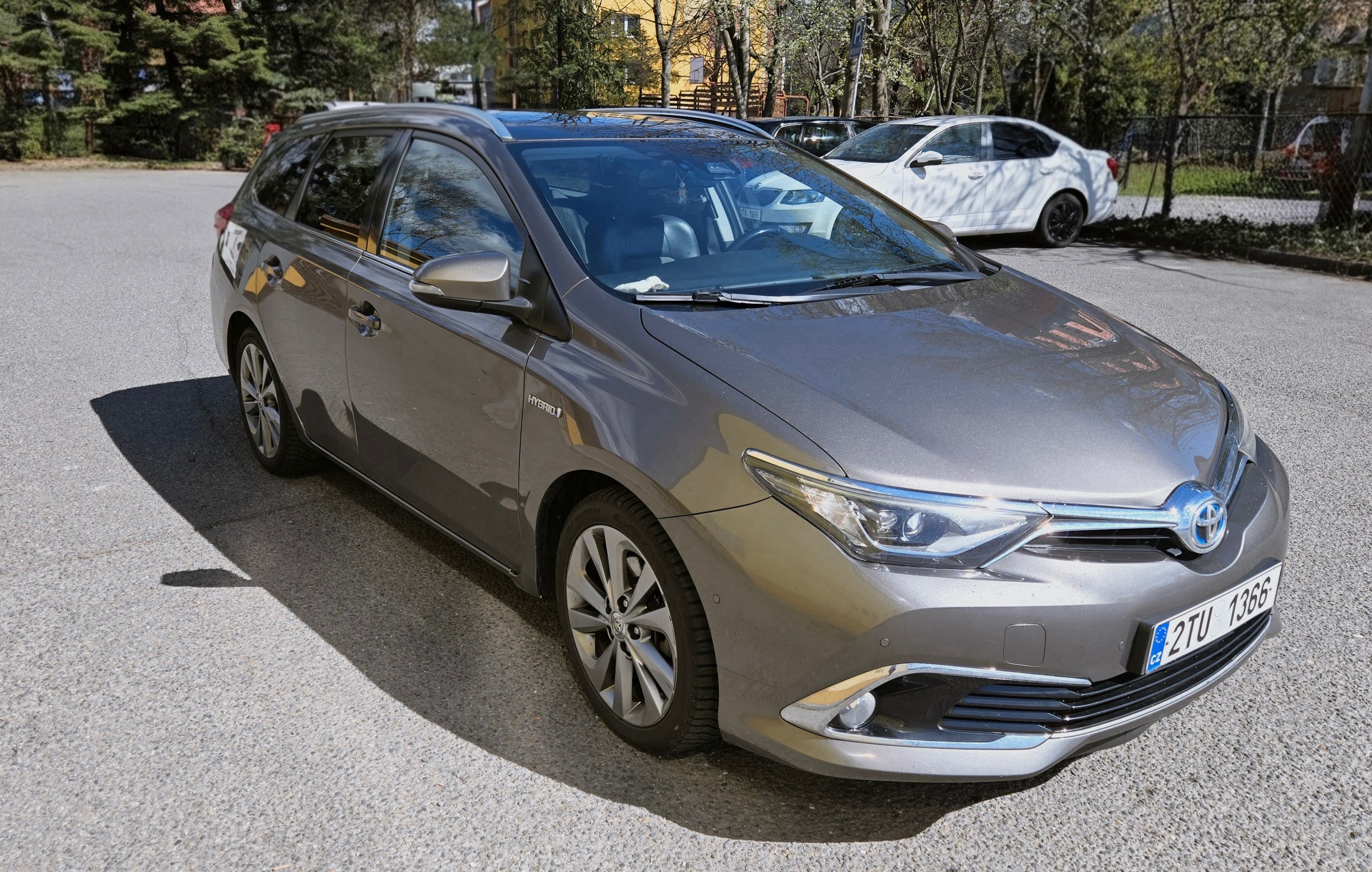 Toyota Auris, Toyota Auris Hybrid Executive