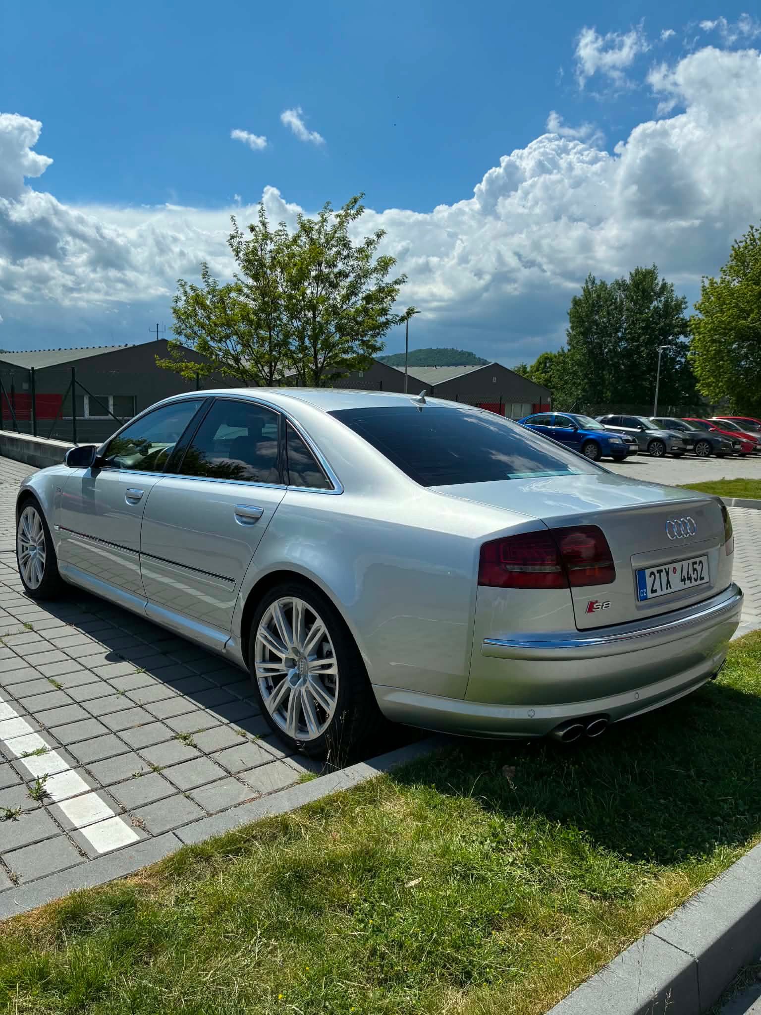 Audi S8, Audi S8 5.2 V10 - fotka 4