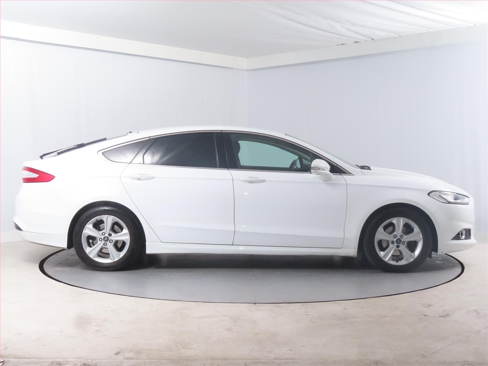 Ford Mondeo, 2.0 TDCI, Xenony - fotka 6