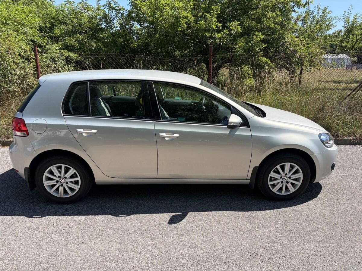 Volkswagen Golf, 1,2 1.2 TSI, 1.maj, CZ,servisk - fotka 4