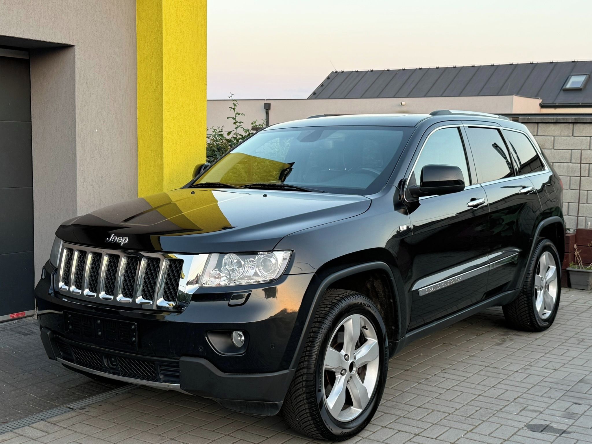 Jeep Grand Cherokee, 3.0CRDi OVERLAND! 178tKM!! - fotka 2