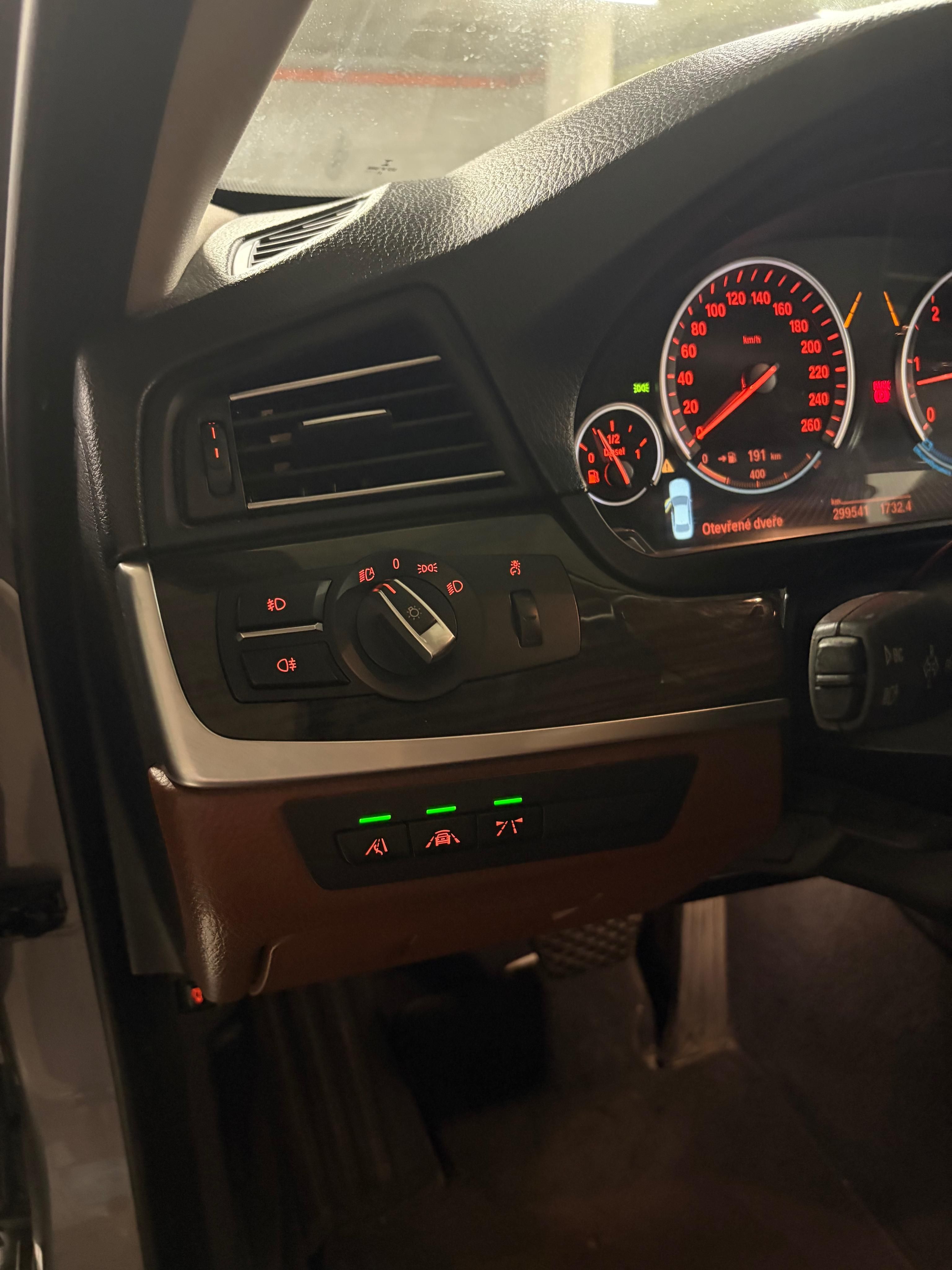 BMW Řada 5, BMW 3.0 xDrive - fotka 2