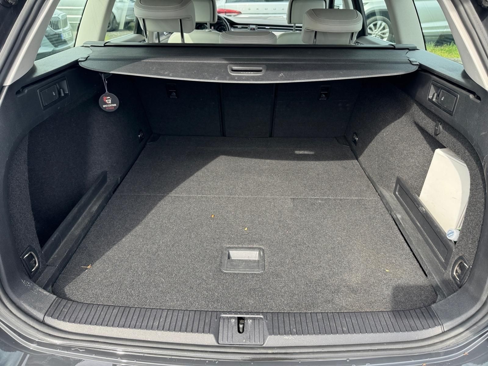 Volkswagen Passat Variant, ELEGANCE 2.0TDI 110kW CZ DPH - fotka 6