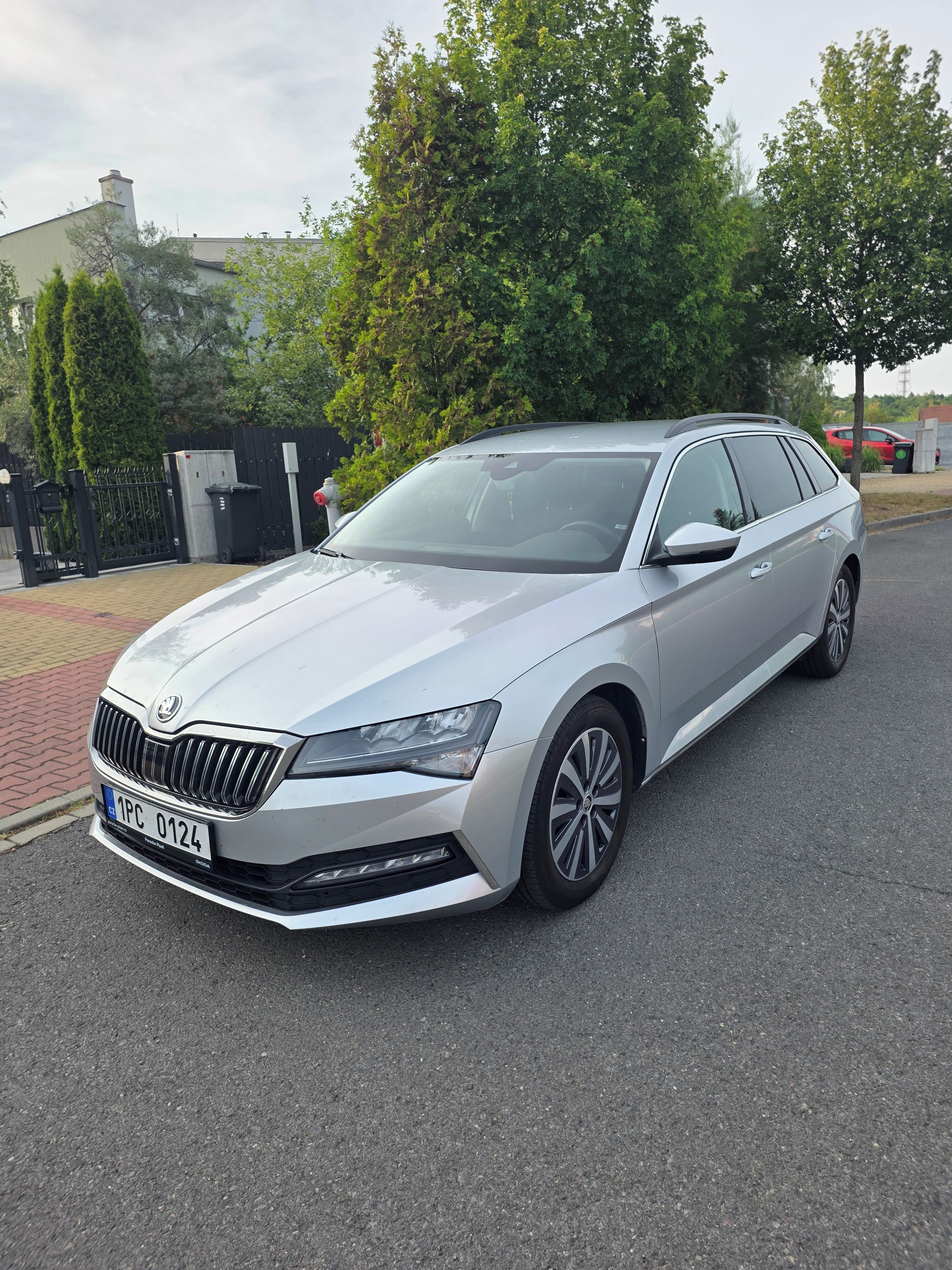 Škoda Superb, 2.0 - fotka 2