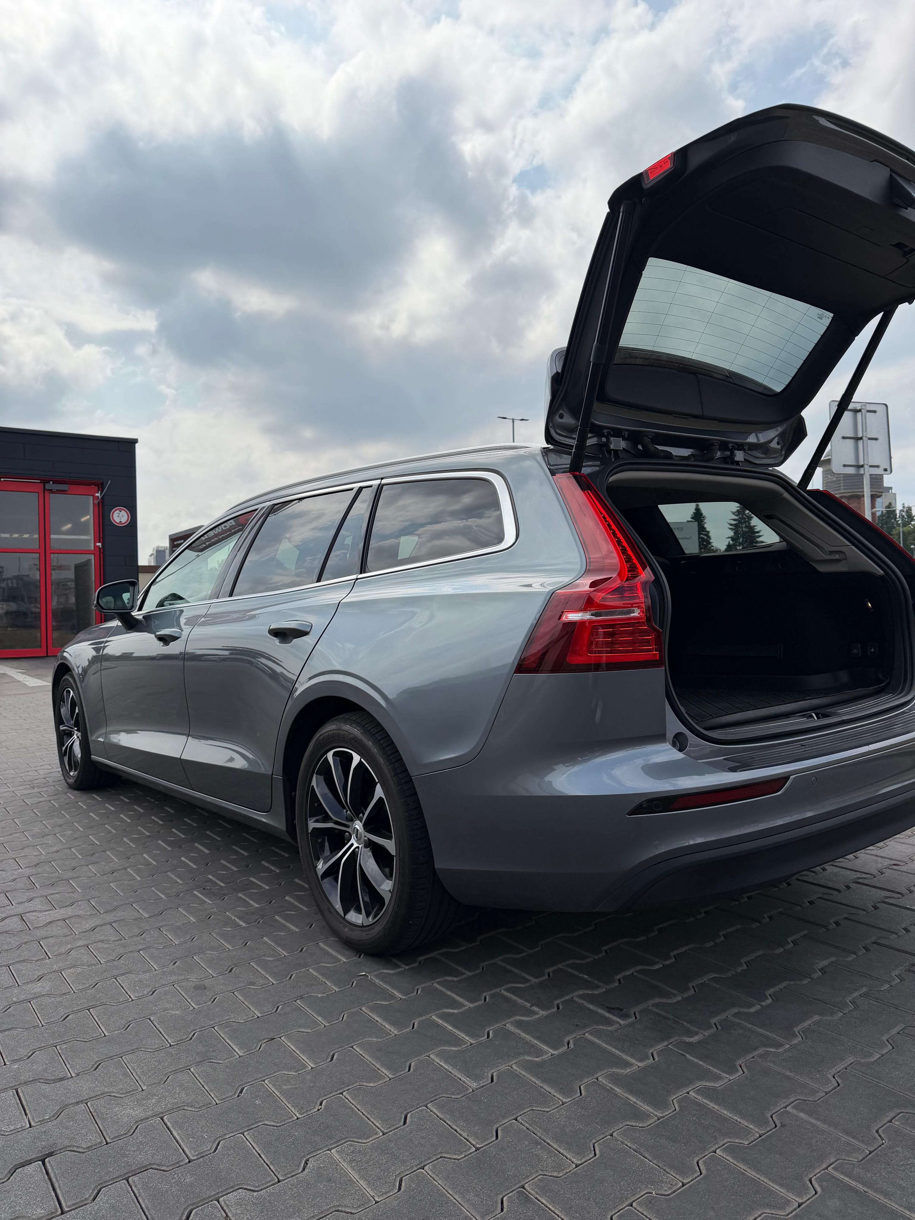 Volvo V60, 2.0 - fotka 2