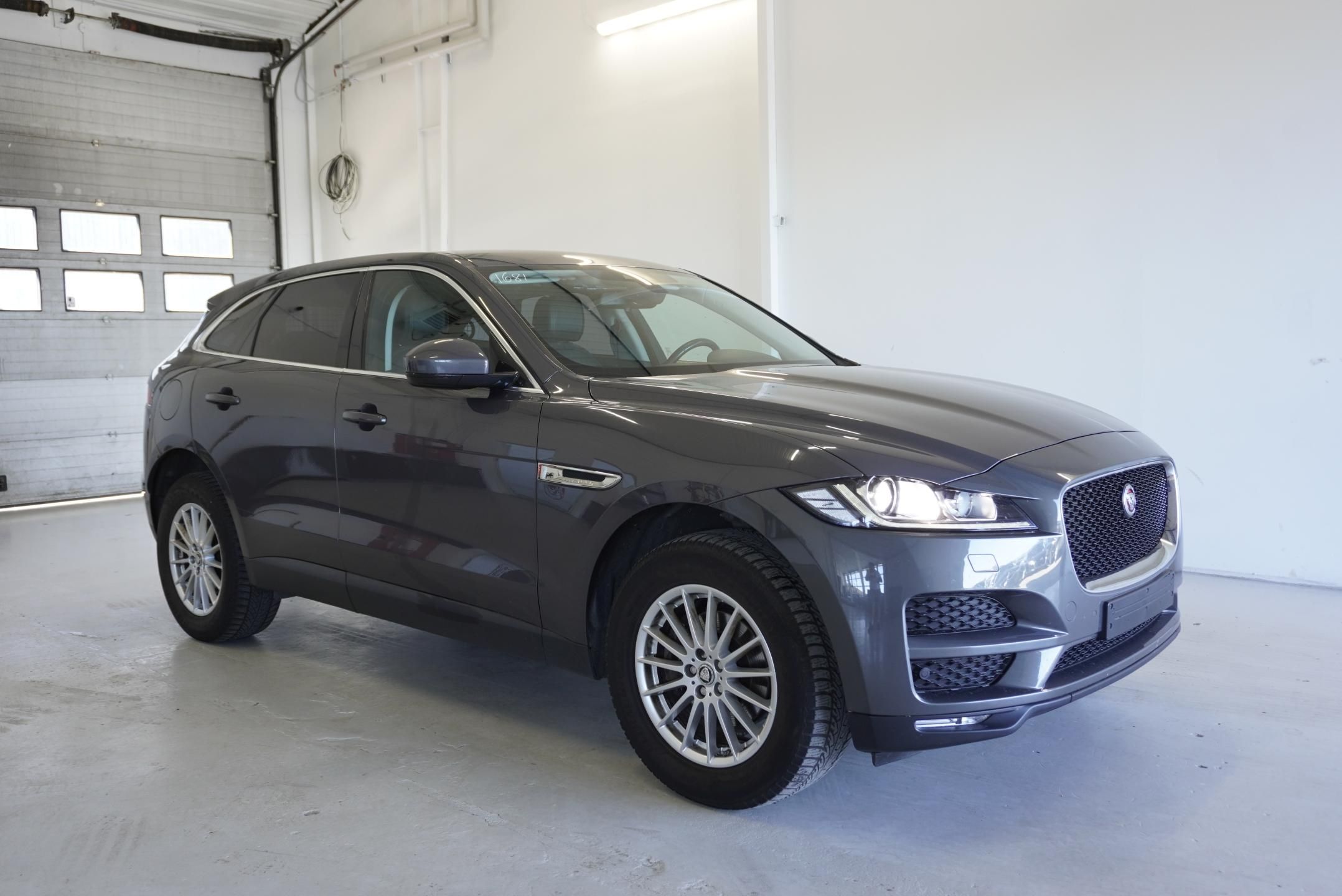 Jaguar F-Pace, 2.0D 132kW PRESTIGE - fotka 3