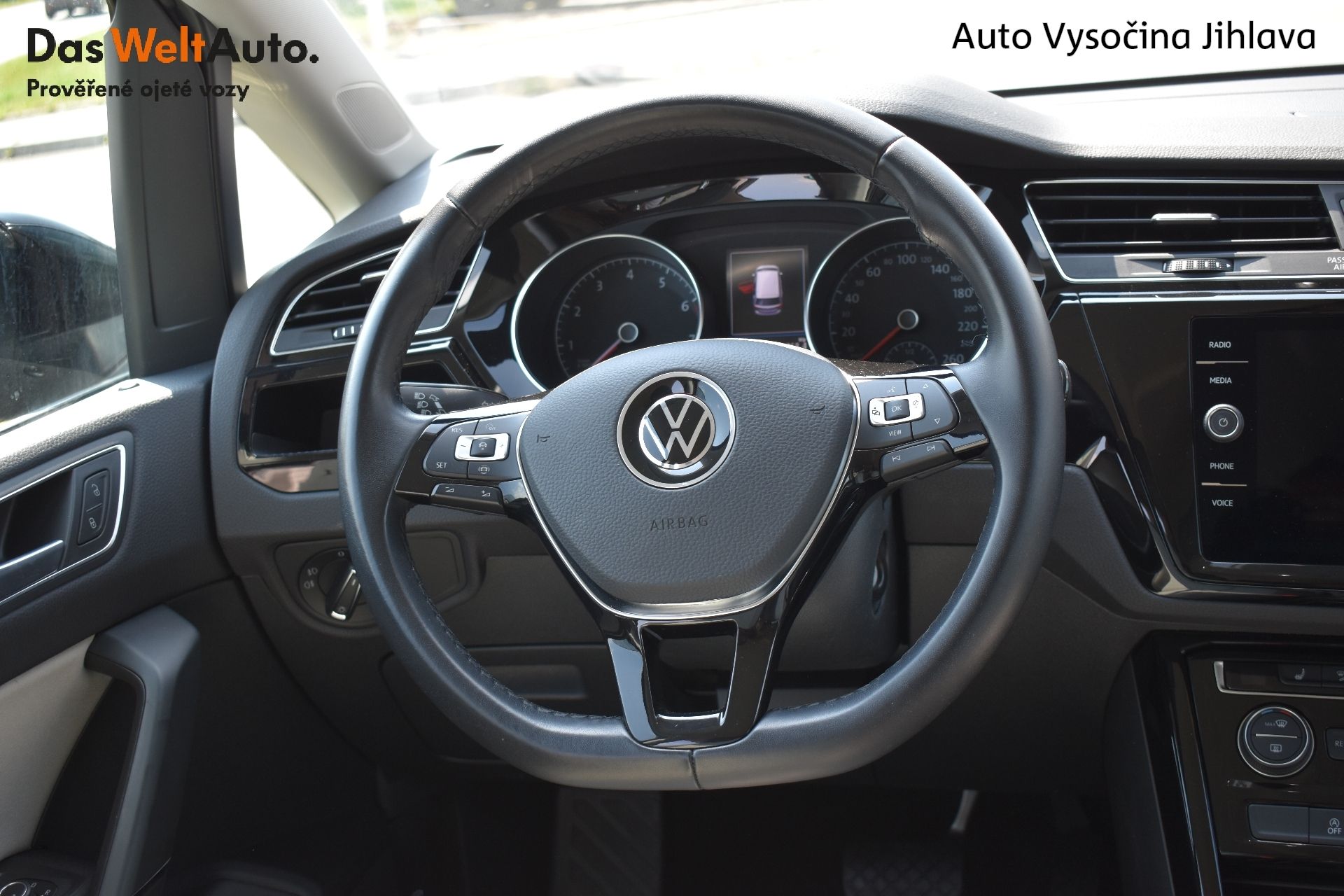 Volkswagen Touran, 1.5TSI 110kW DSG, LED, 7 míst - fotka 5