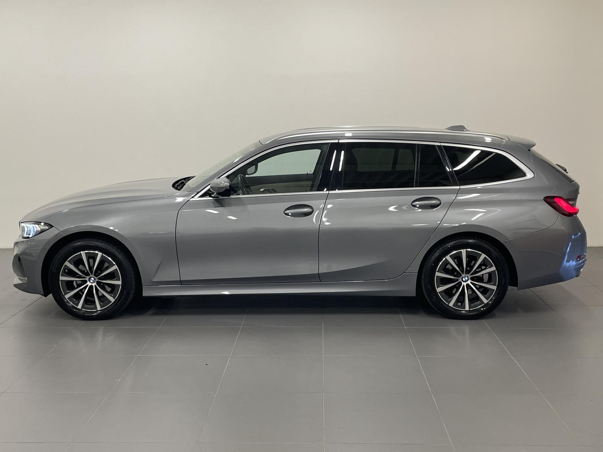 BMW Řada 3, 320d xDrive,Touring,Tažné - fotka 2