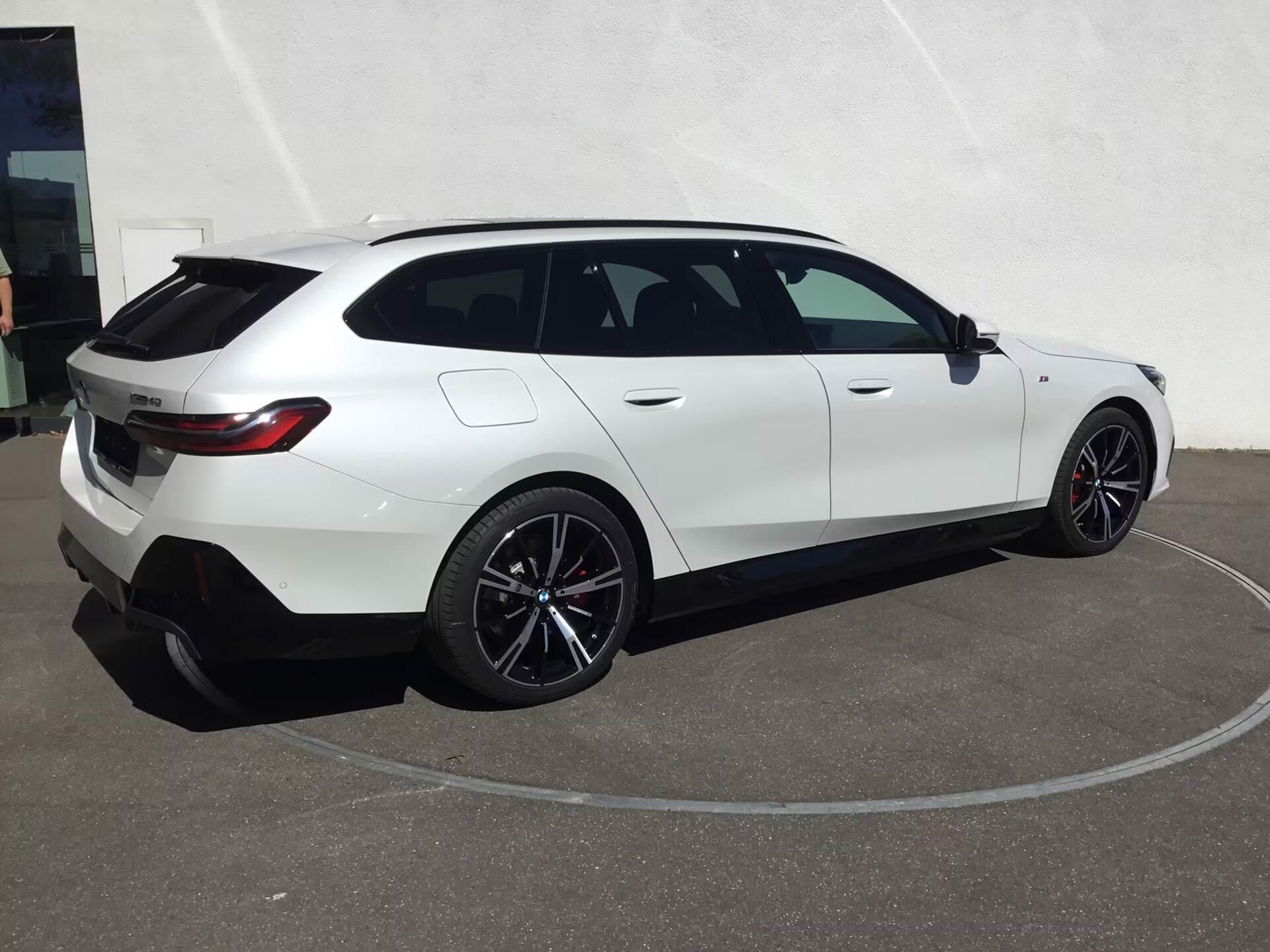 BMW i5, xDrive40 M-Sport Pro Pano HuD - fotka 6