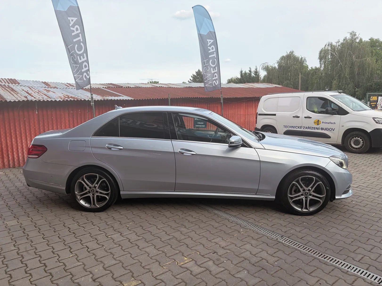 Mercedes-Benz Třídy E, Mercedes-Benz E 220 CDI - ČR - fotka 4