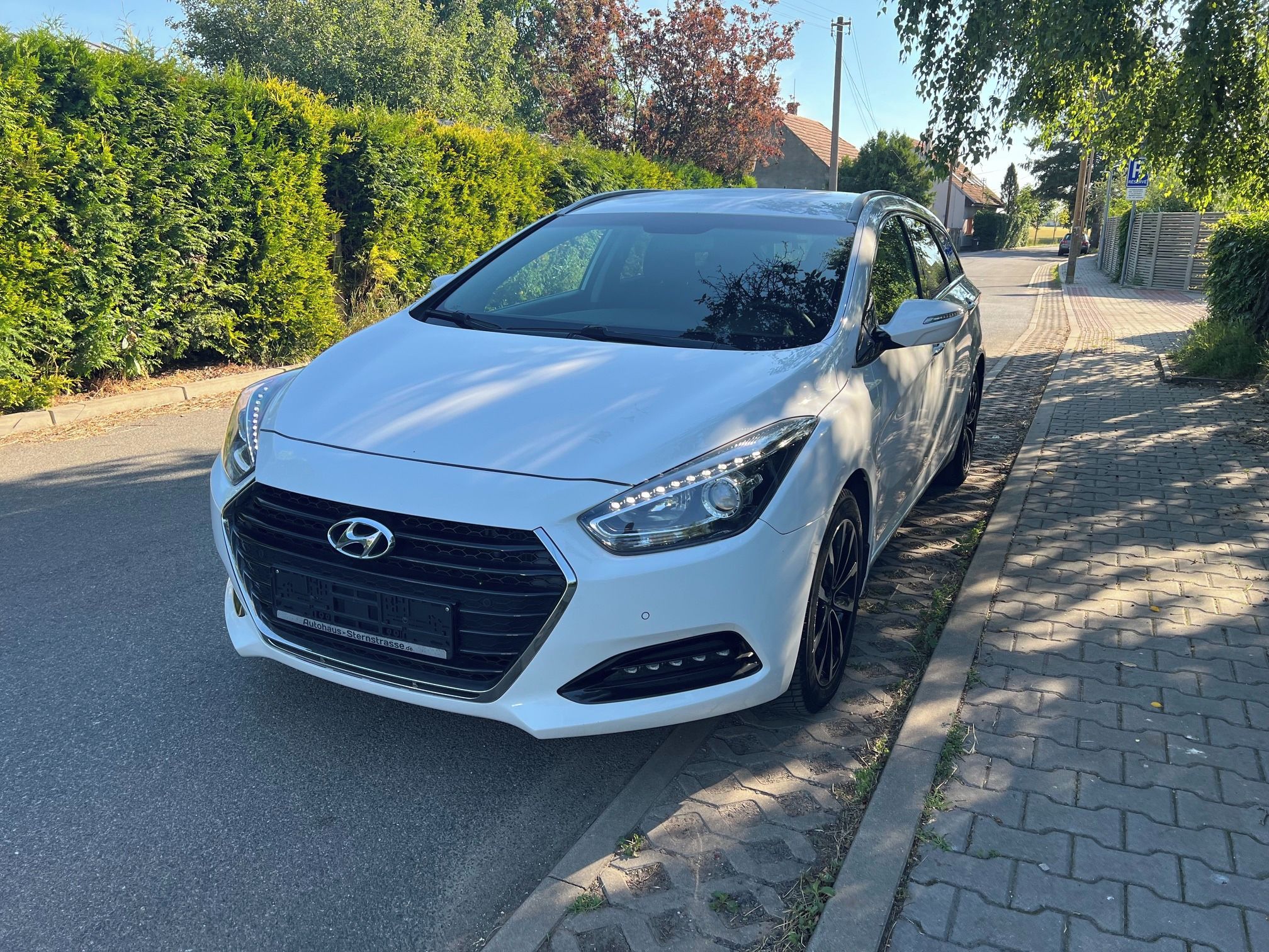 Hyundai i40, 1,7 Automat  Model 2018 Pěkný - fotka 2