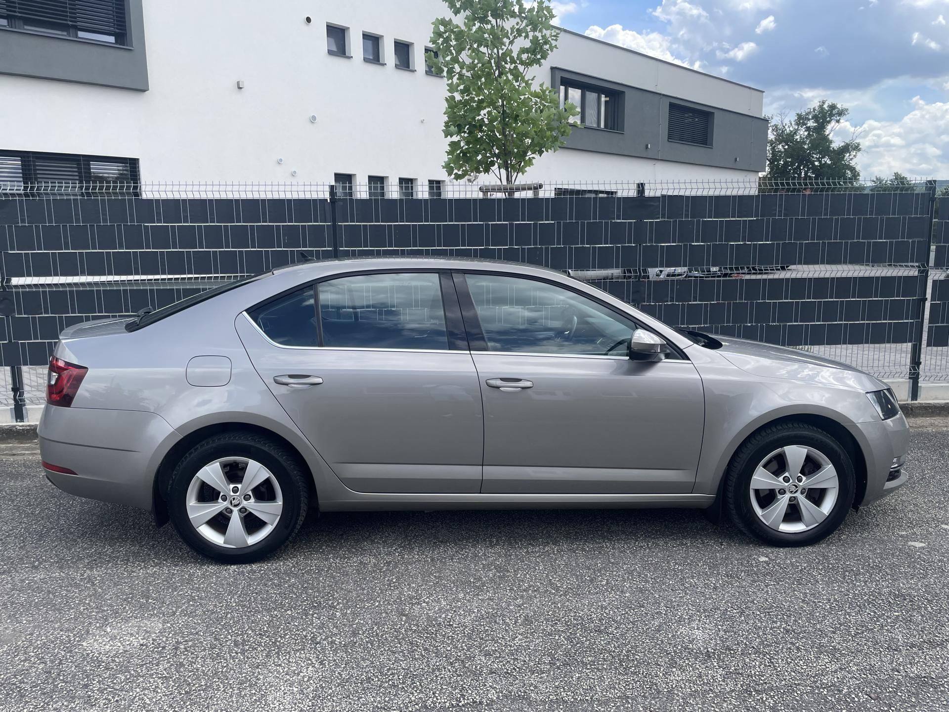 Škoda Octavia, 1.5 TSI 110 kW DSG AMBITION - fotka 6