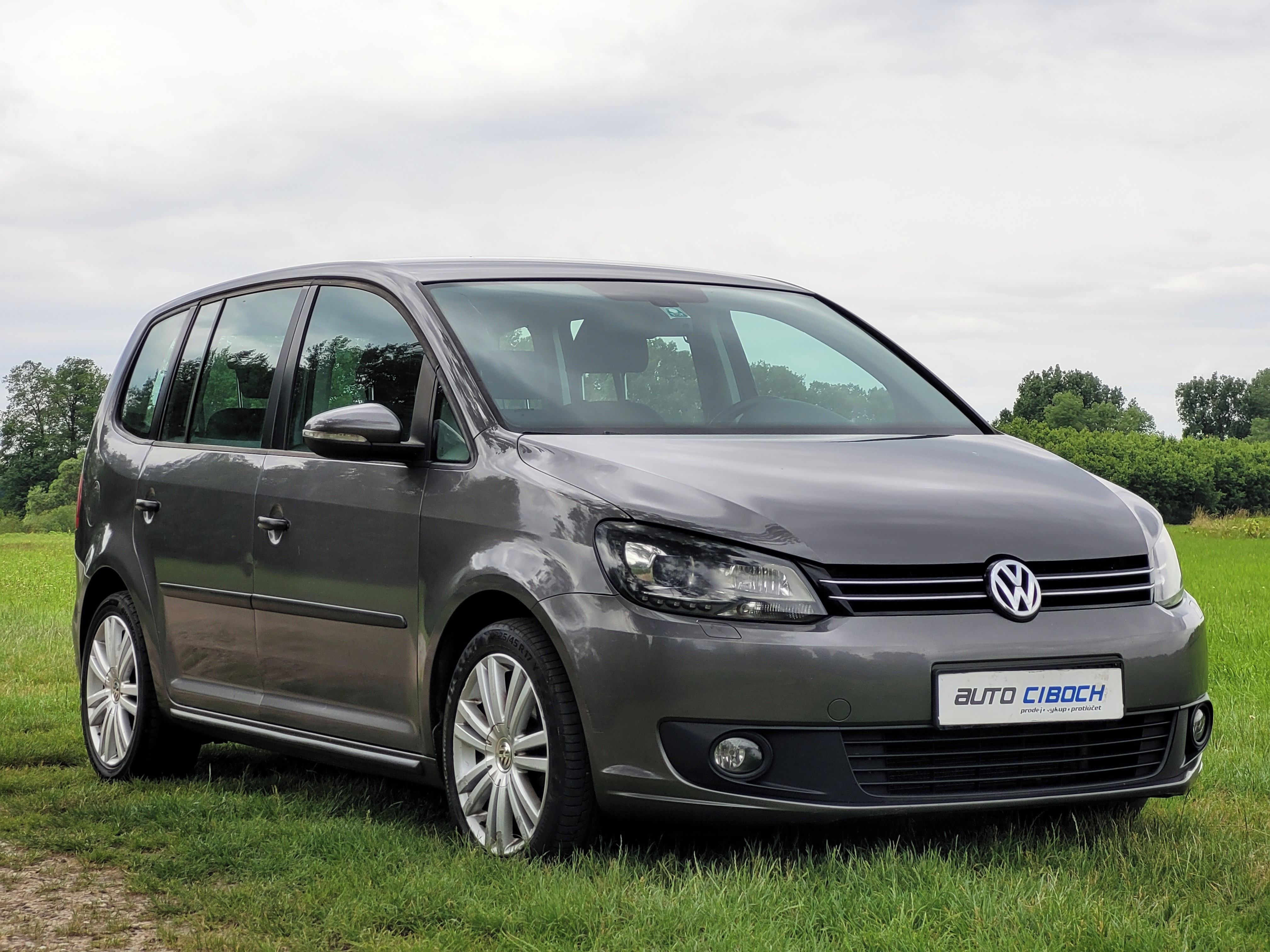 Volkswagen Touran - fotka 5