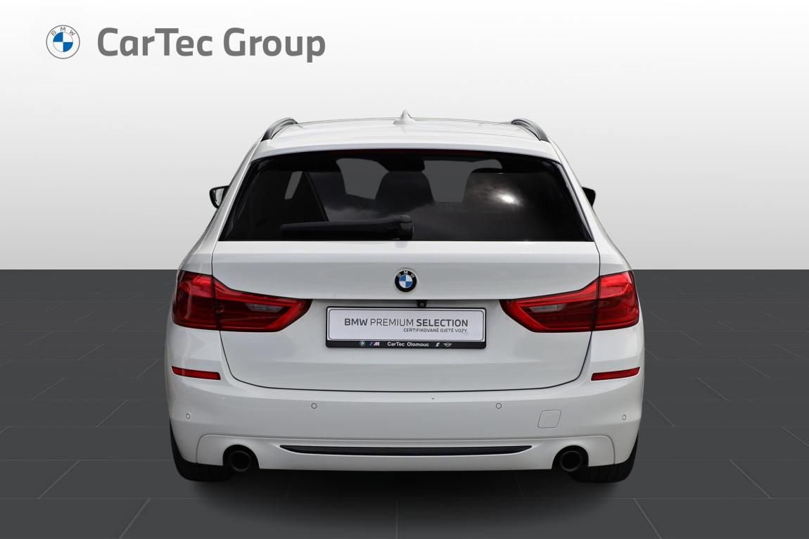 BMW Řada 5, 520d xDrive Touring - fotka 4
