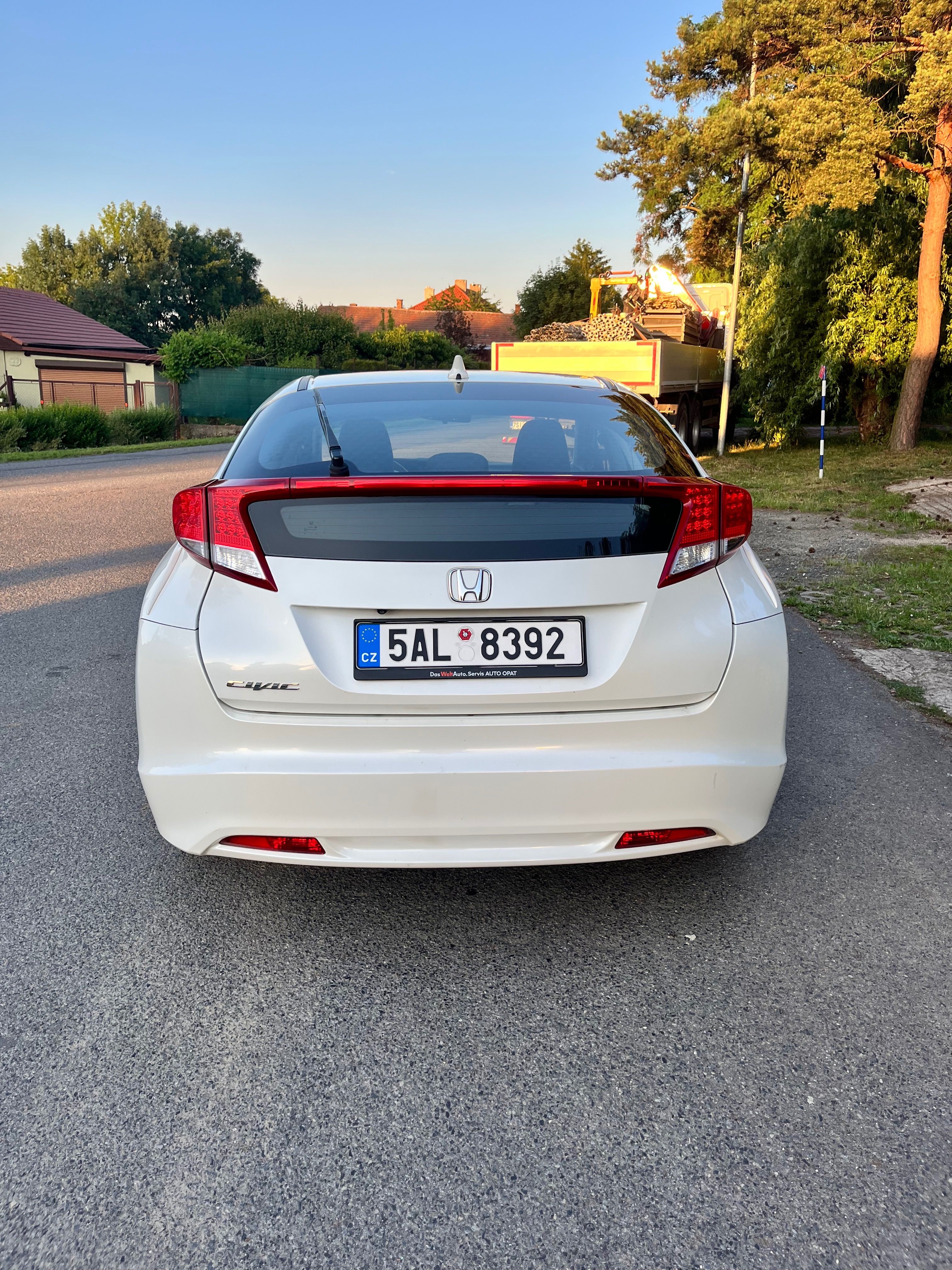 Honda Civic, Honda Civic 1.6 I-DTEC sport - fotka 6