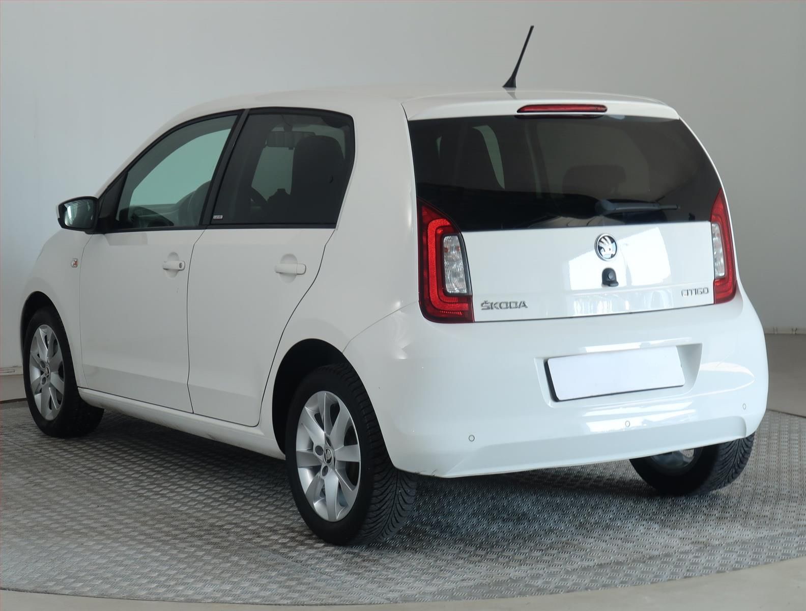 Škoda Citigo, 1.0 MPI, Klima, Park. senzory - fotka 4