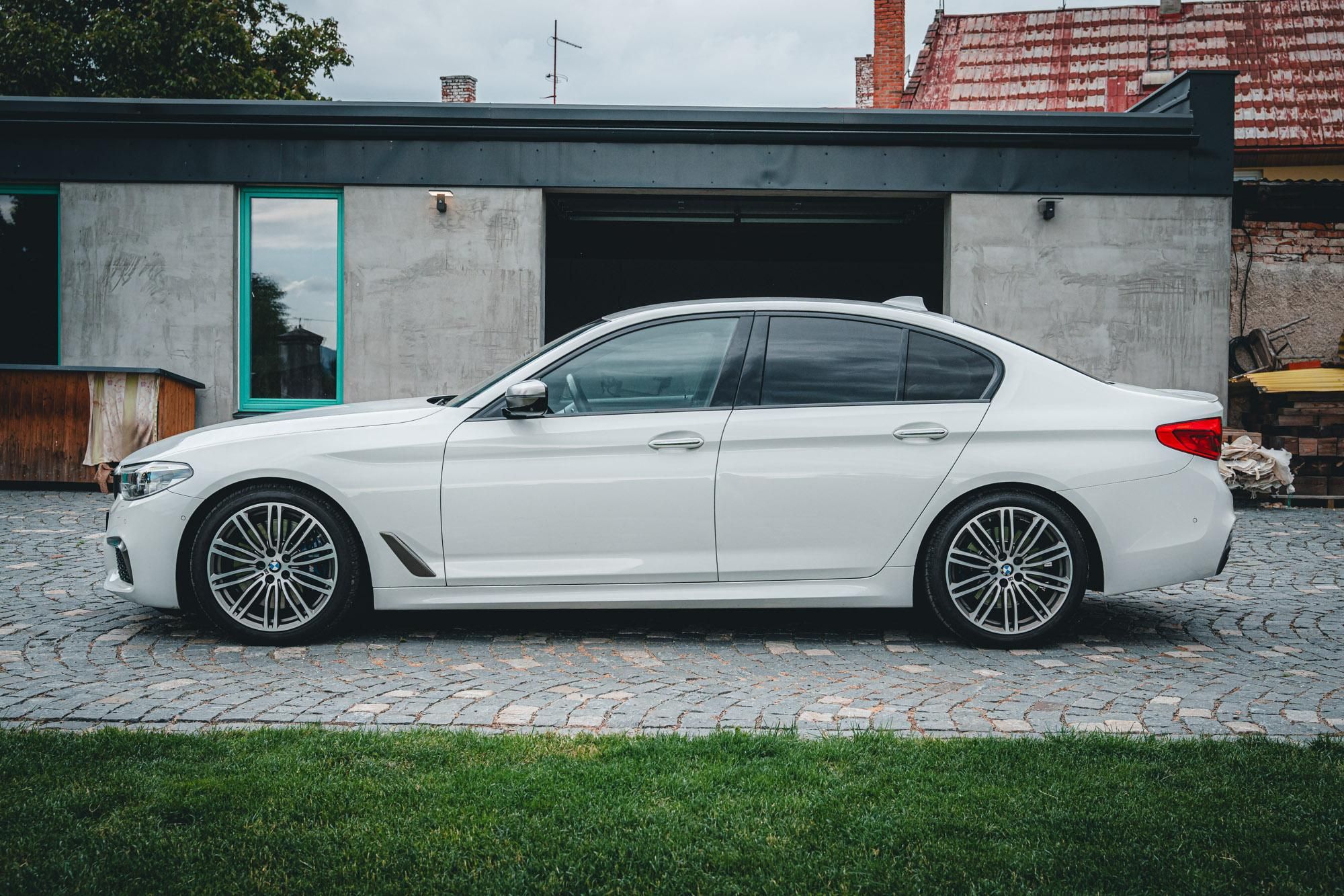 BMW Řada 5, M550i xDrive ČR - fotka 3