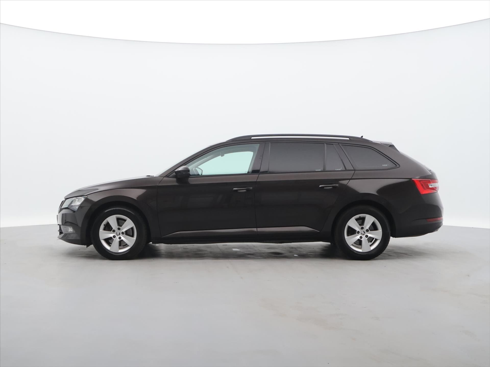 Škoda Superb, 1,6 TDI 88KW ACTIV - fotka 4