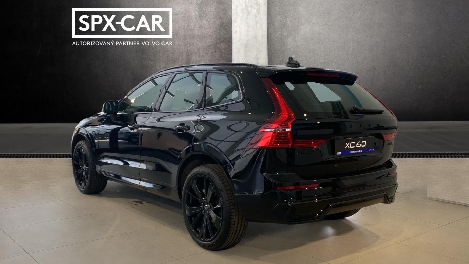 Volvo XC60, PLUS BLACK EDITION, B5 AWD, 18 - fotka 4