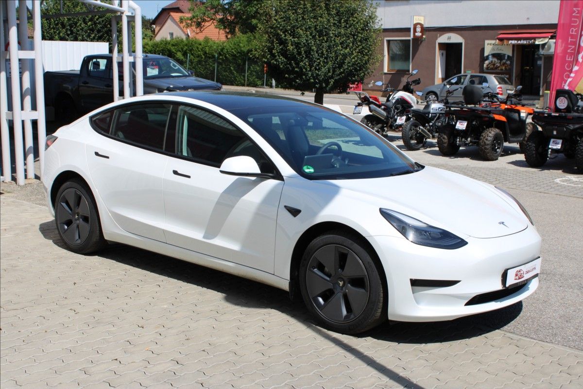 Tesla Model 3, Standard Plus - fotka 2