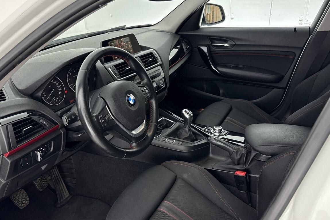 BMW Řada 1, 118d xDrive - fotka 6