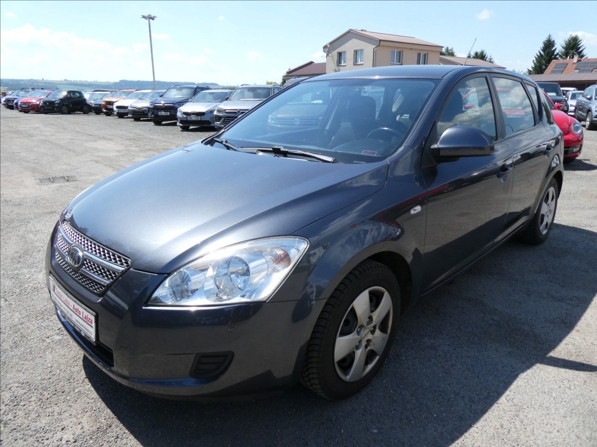 Kia Cee´d, 1,4 i 80kW klima, 1.majitel - fotka 3
