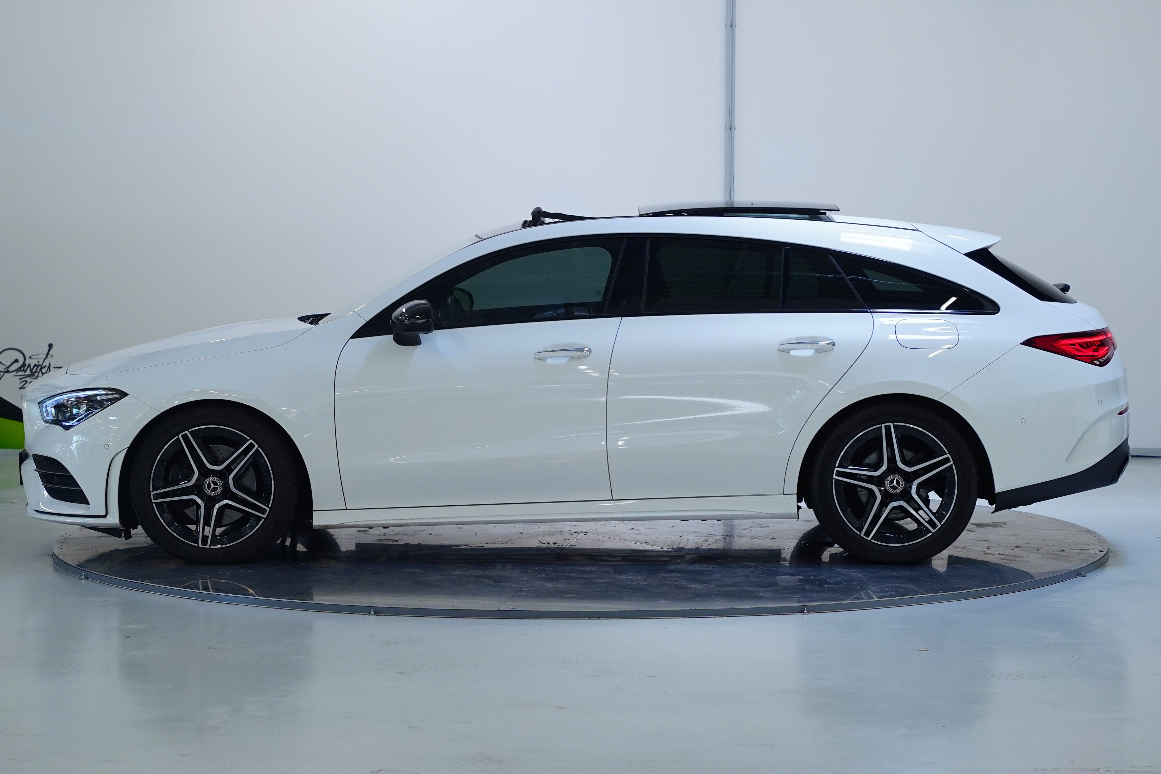 Mercedes-Benz CLA, 200d AMG-LINE 110 kw - fotka 3