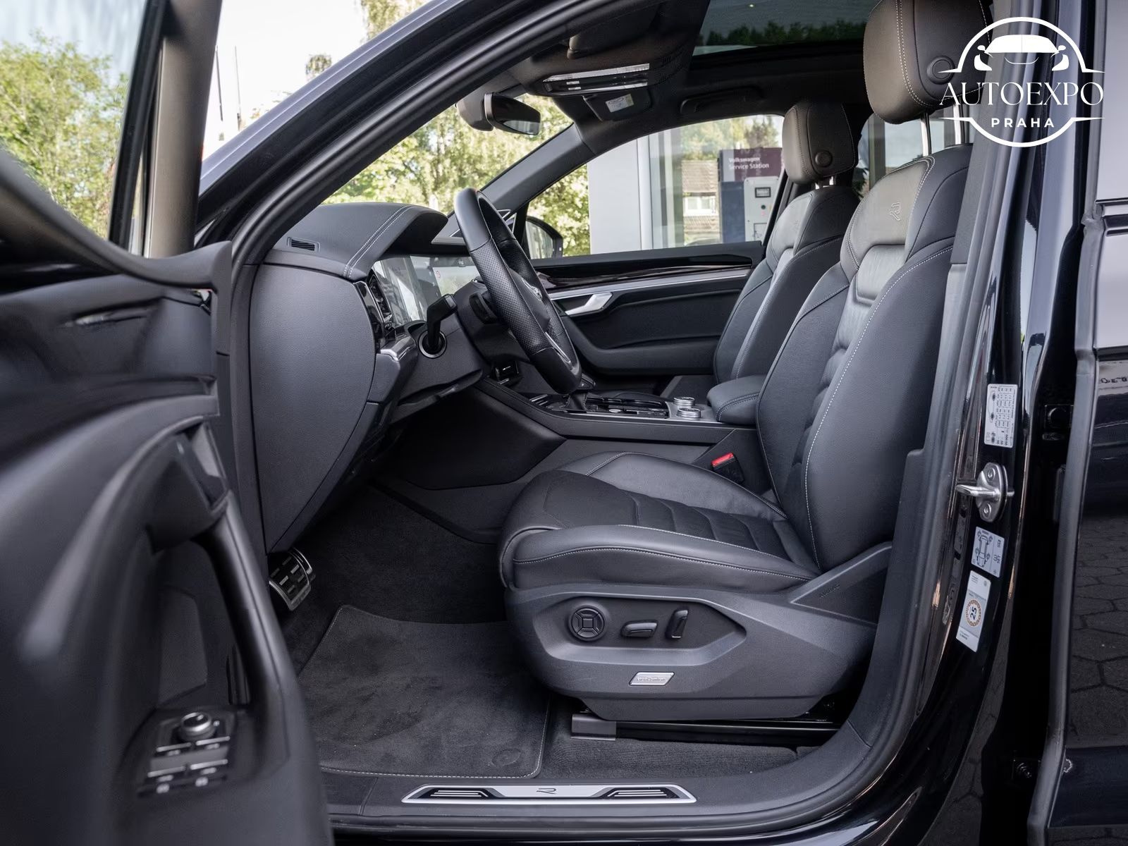 Volkswagen Touareg, TDI R-Line*Pano*IQLight*AHK - fotka 6