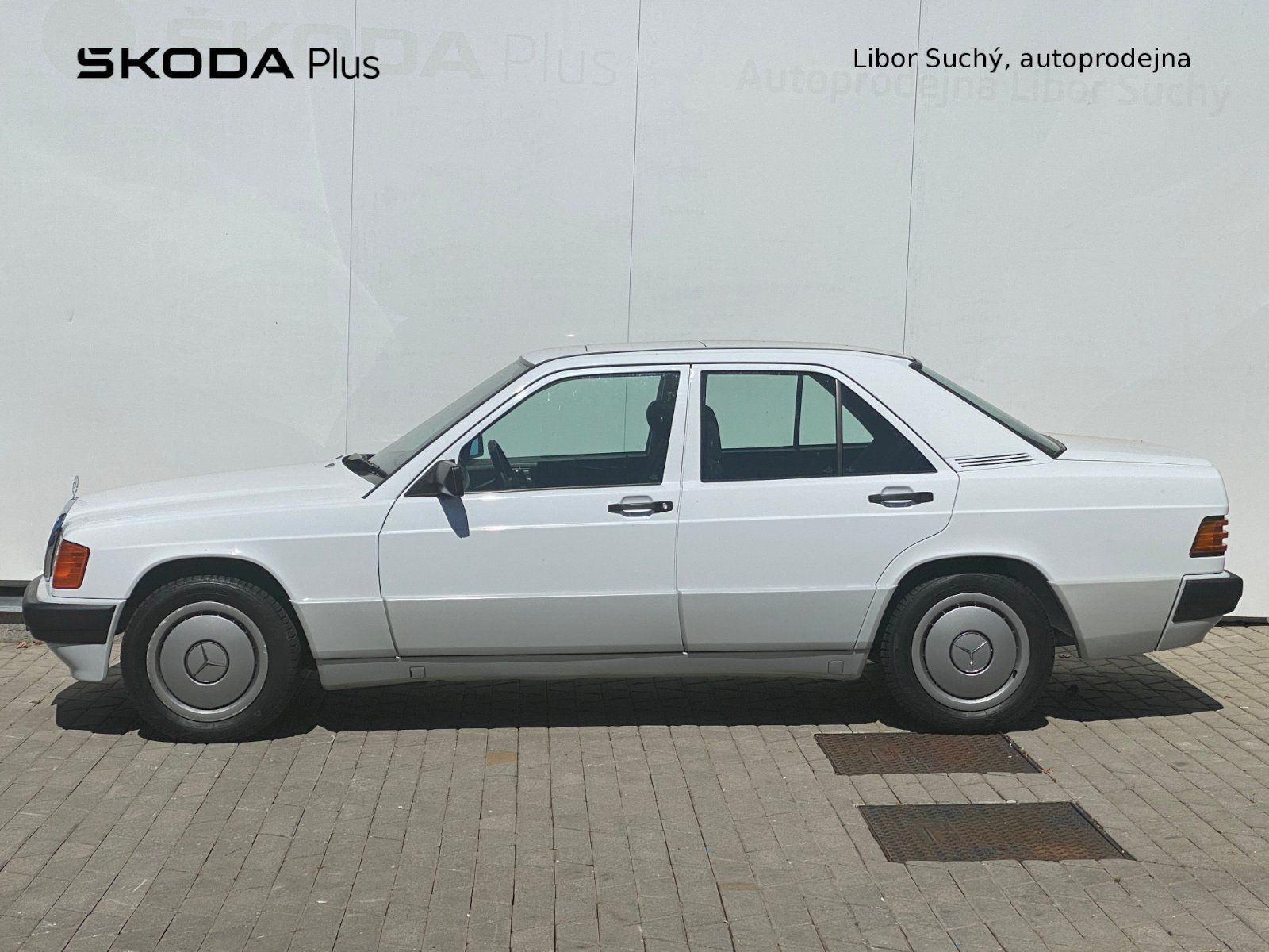 Mercedes-Benz 190, E 1.8, 80 kW - fotka 3